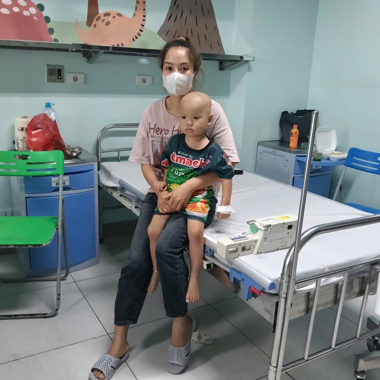 Xót lòng trước gia cảnh bé 3 tuổi mang trong mình căn bệnh ung thư máu- Ảnh 3.