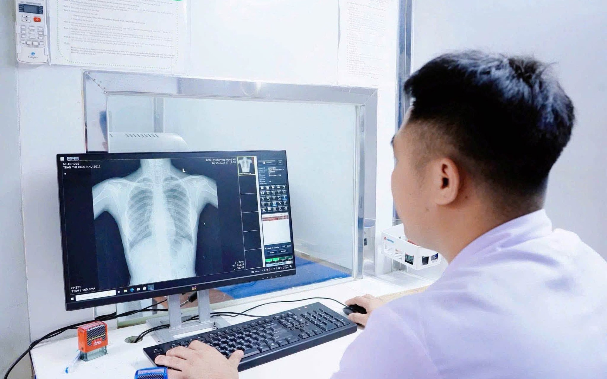 Nghệ An vượt mốc 1,6 triệu người dân được khám sức khỏe miễn phí- Ảnh 5.