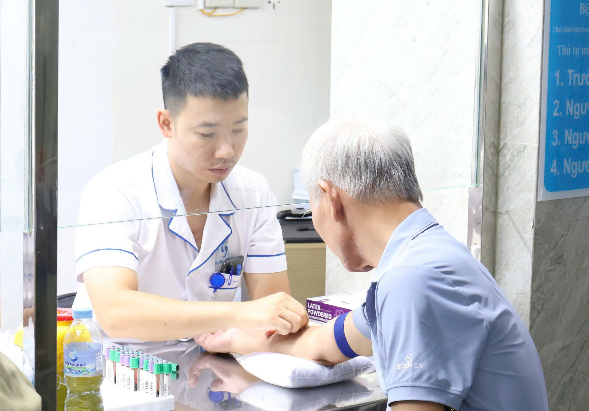 Khám sức khỏe miễn phí cho 100 người cao tuổi diện chính sách nhân Ngày Thương binh - Liệt sĩ- Ảnh 4.