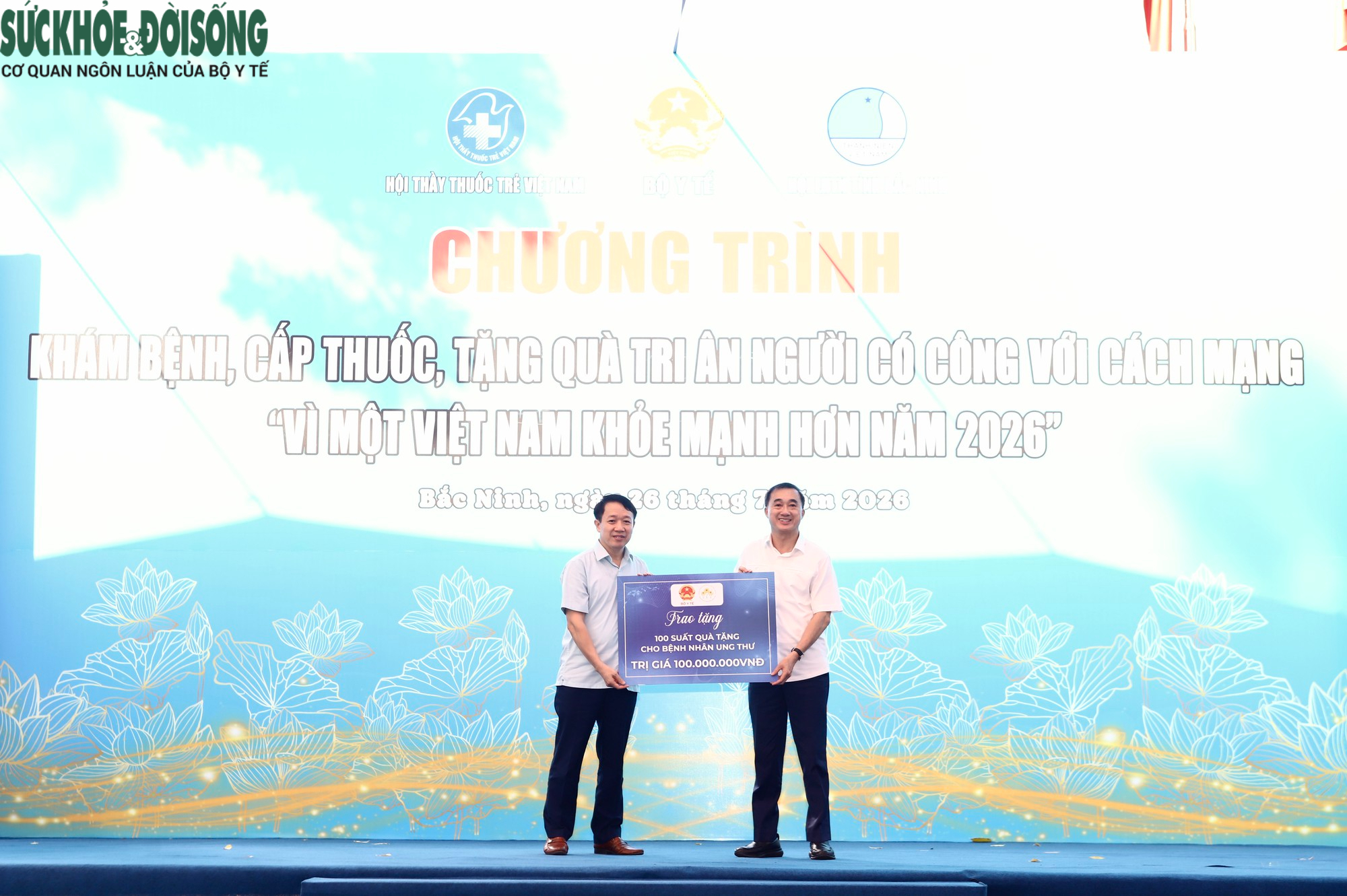Những hình ảnh ý nghĩa trong chương trình tri ân người có công ở Bắc Ninh- Ảnh 6.