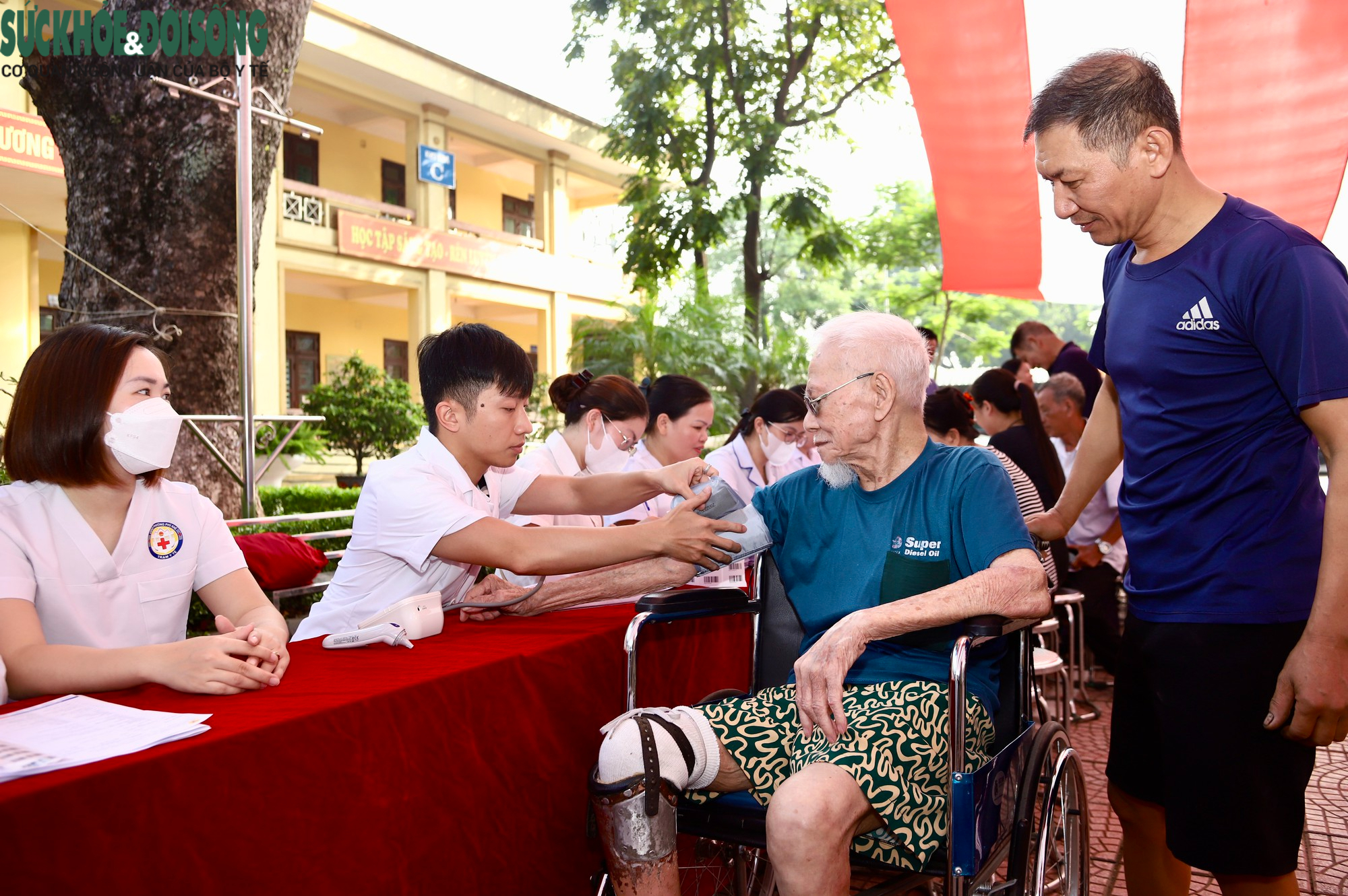 Những hình ảnh ý nghĩa trong chương trình tri ân người có công ở Bắc Ninh- Ảnh 9.