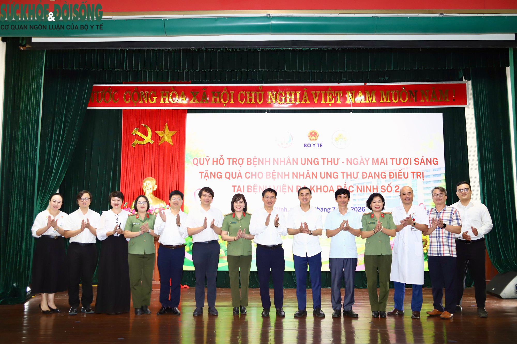 Những hình ảnh ý nghĩa trong chương trình tri ân người có công ở Bắc Ninh- Ảnh 21.
