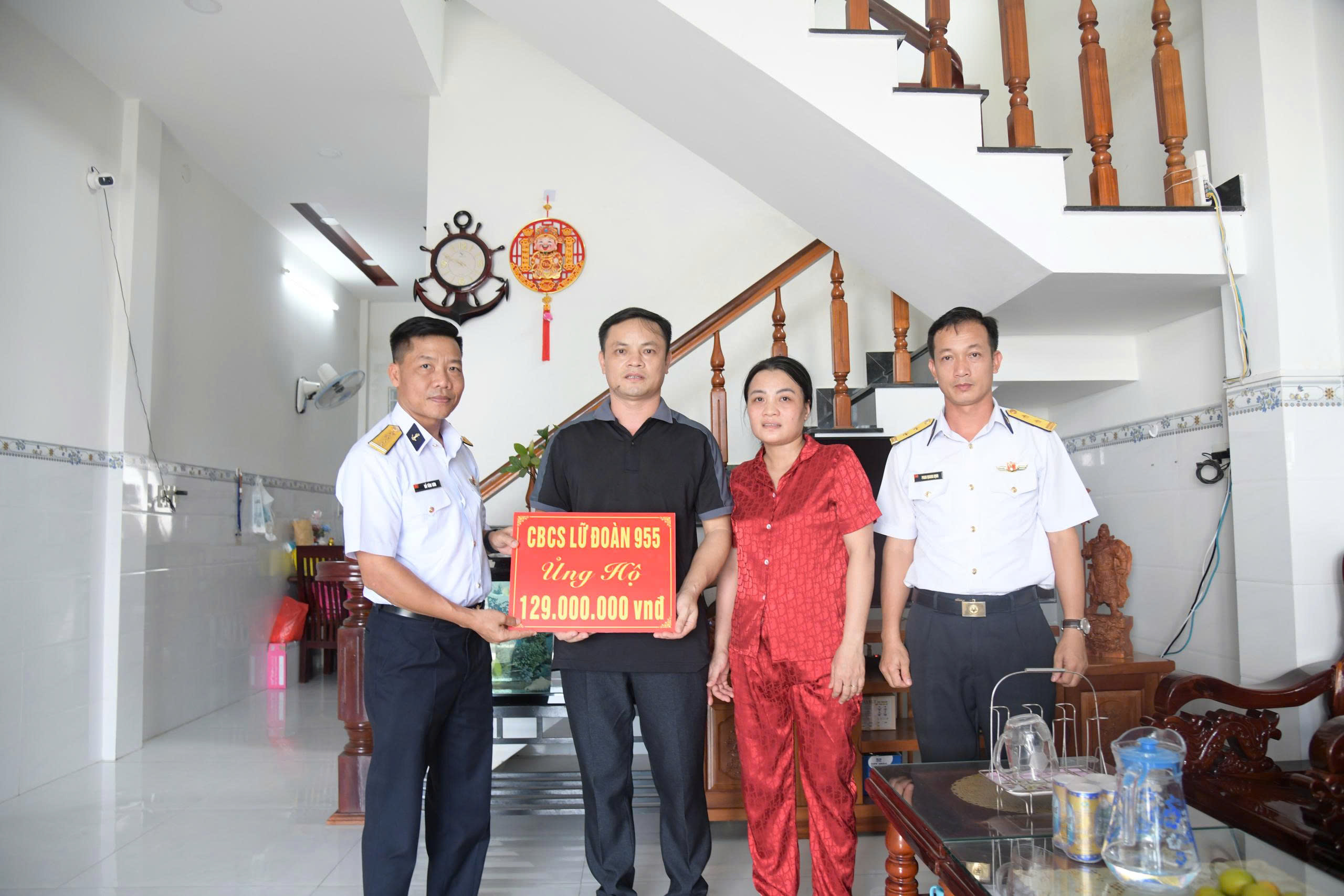 Lữ đoàn 955 quyên góp, trao quà sẻ chia đến các quân nhân đang điều trị bệnh- Ảnh 2.