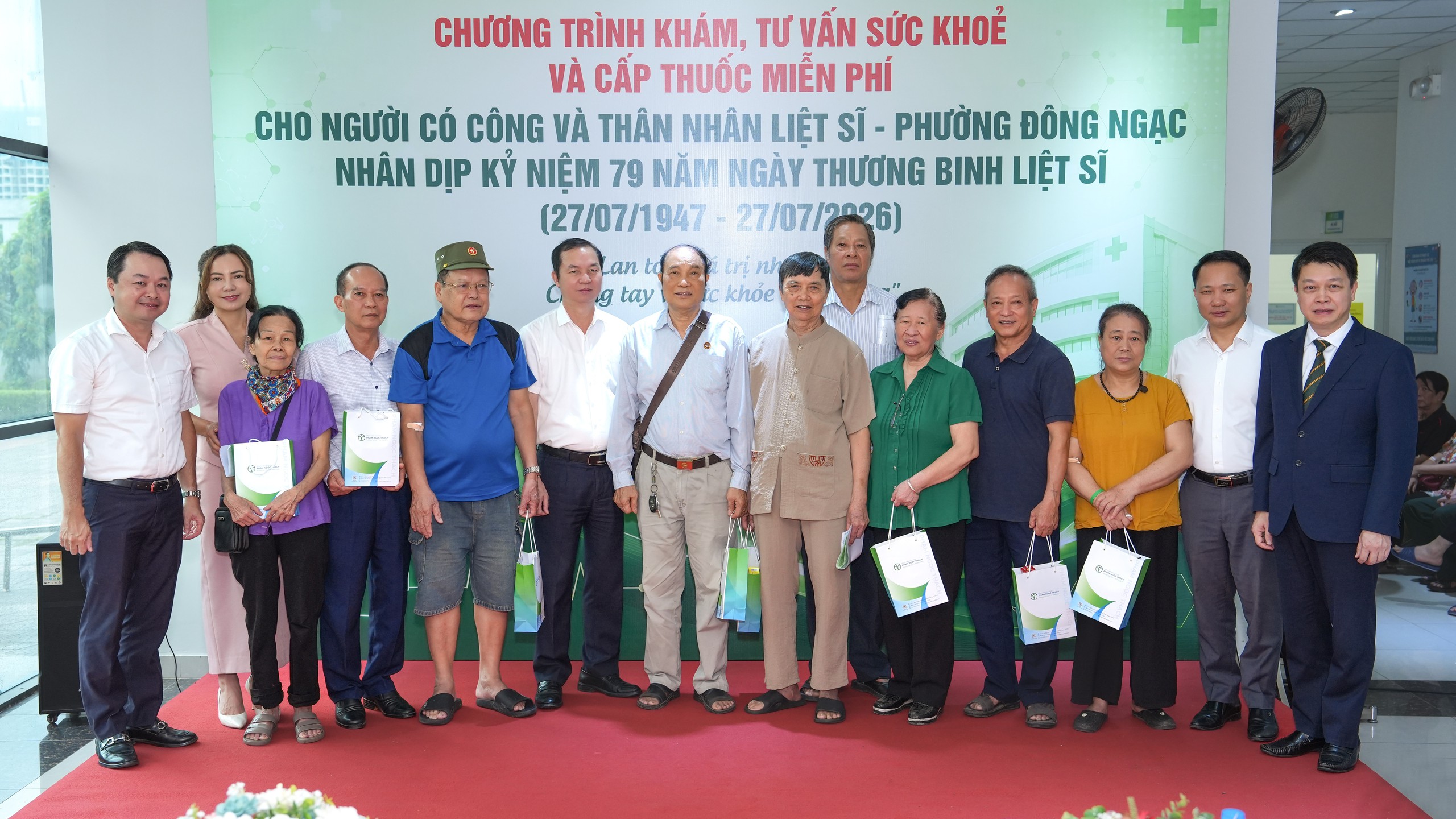Gallery - Tri ân người có công qua chương trình khám sức khỏe và cấp thuốc miễn phí nhân dịp 27/7 - image 1