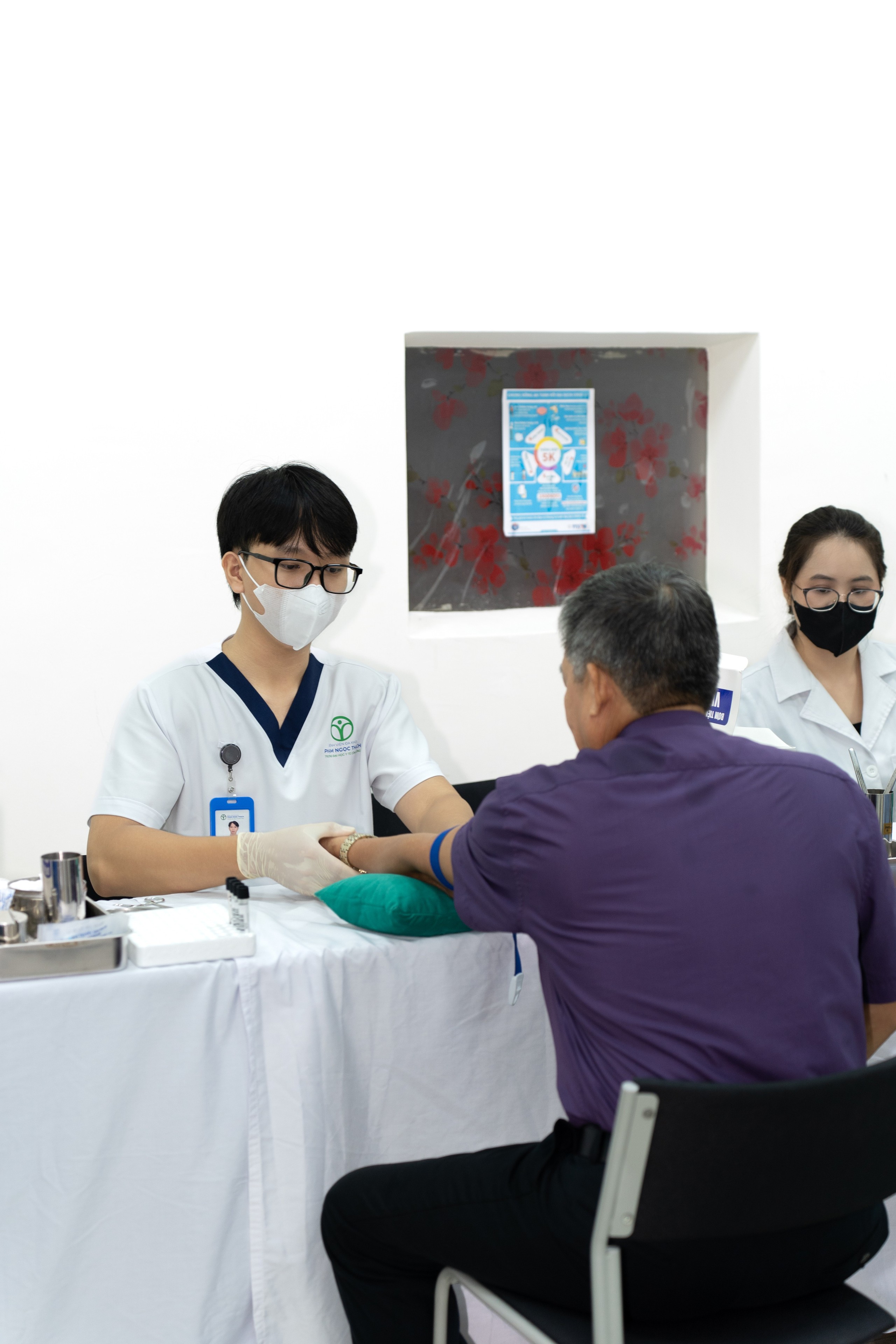 Gallery - Tri ân người có công qua chương trình khám sức khỏe và cấp thuốc miễn phí nhân dịp 27/7 - image 4