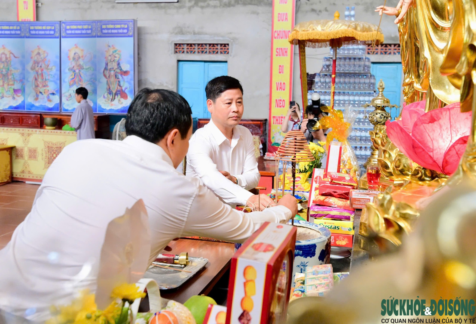 Dâng hương tưởng niệm 555 nhà báo liệt sĩ tại ngôi chùa duy nhất ở Việt Nam - Ảnh 2.