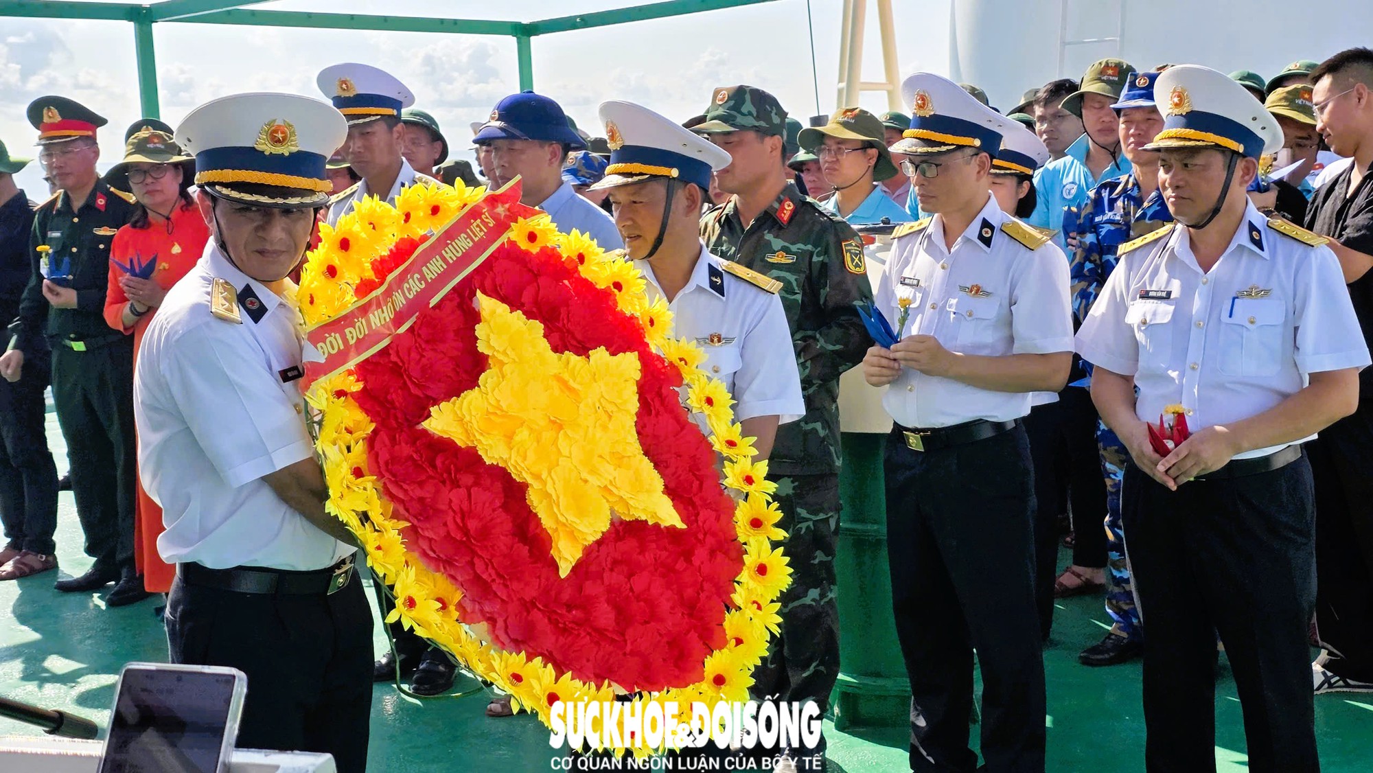 Lễ tri ân liệt sĩ 64 anh hùng Gạc Ma giữa trùng khơi Không thể quên - Ảnh 10.