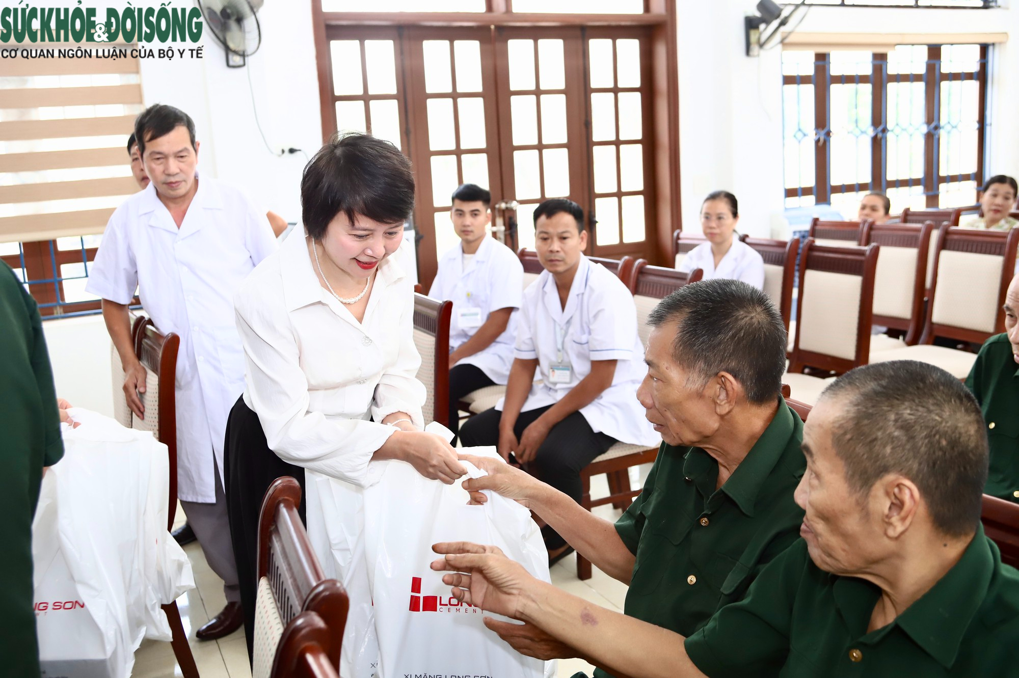 Nụ cười người thương binh trong ngày nhận chiếc chân giả mới - Ảnh 8.