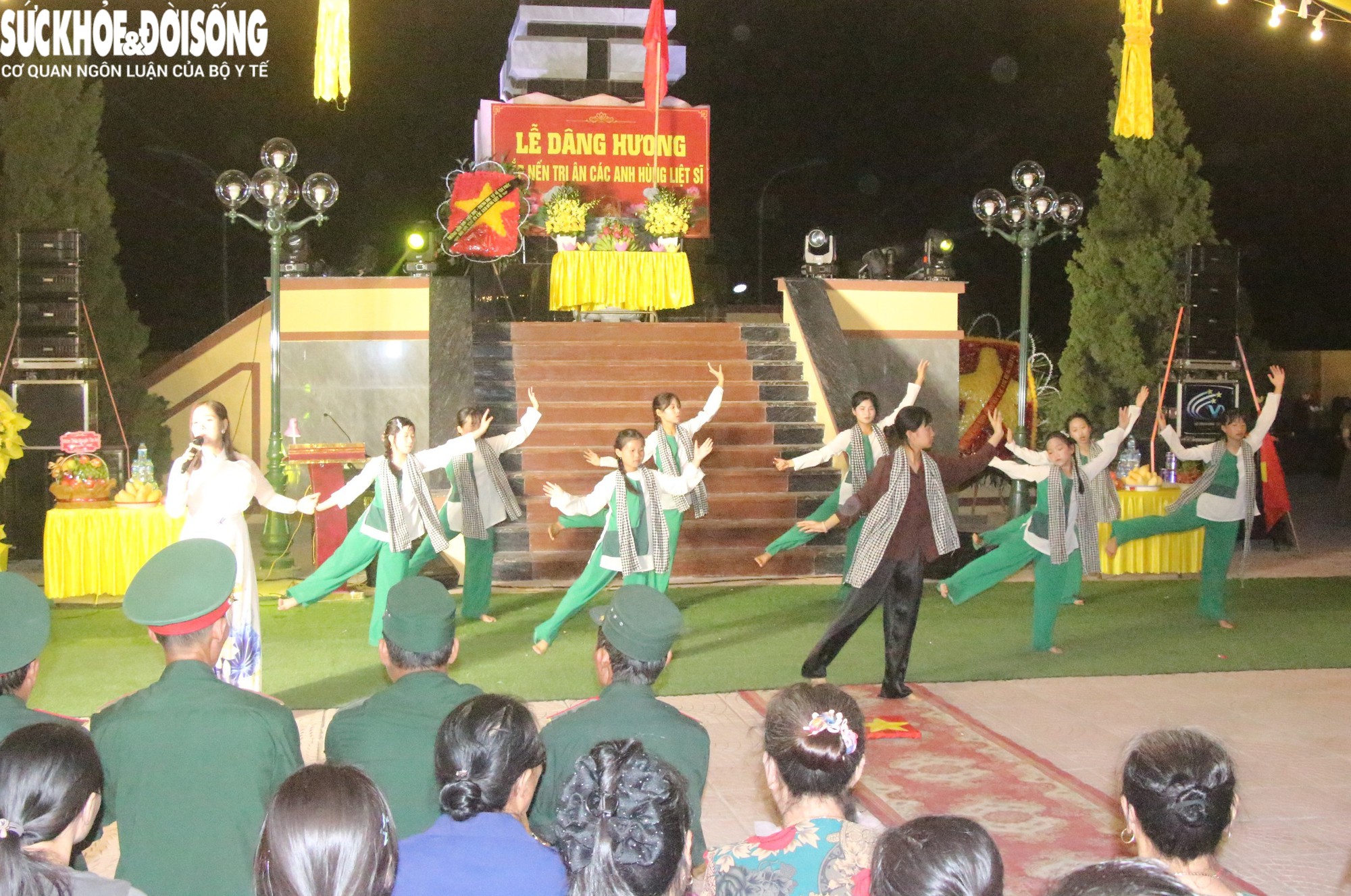 Xúc động đêm tri ân liệt sĩ tại Hải Phòng: Mong các anh sớm trở về đoàn tụ với gia đình, làng xóm- Ảnh 8.