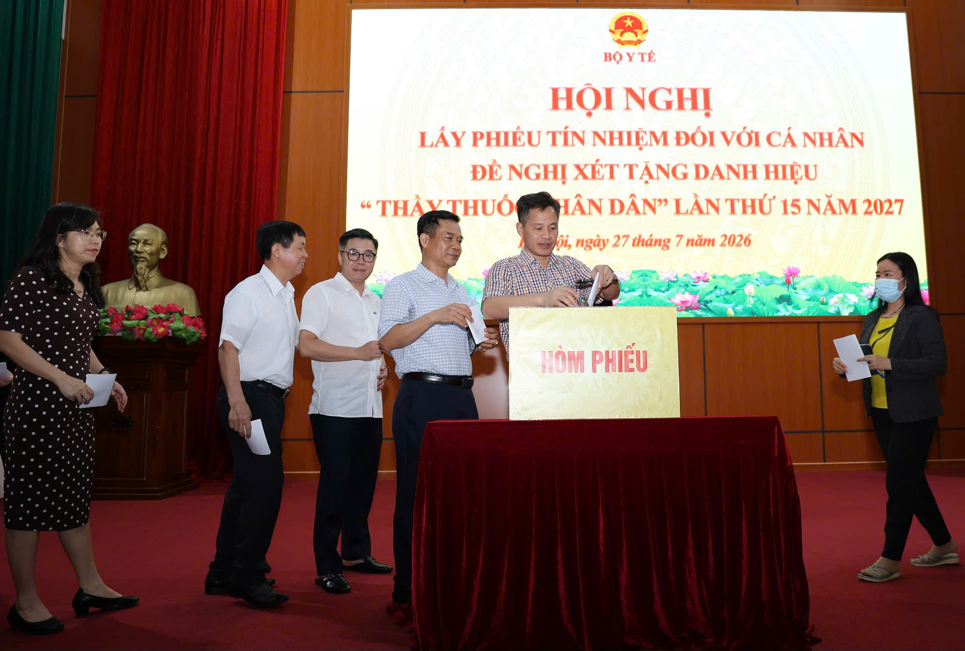 Bộ Y tế lấy ý kiến đối với cá nhân đề nghị xét tặng danh hiệu 'Thầy thuốc Nhân dân' lần thứ 15- Ảnh 6.