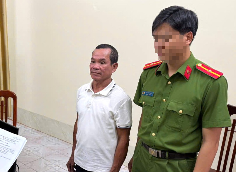 Mâu thuẫn thanh toán tiền bữa ăn, hai người đàn ông lao vào hỗn chiến - Ảnh 2.