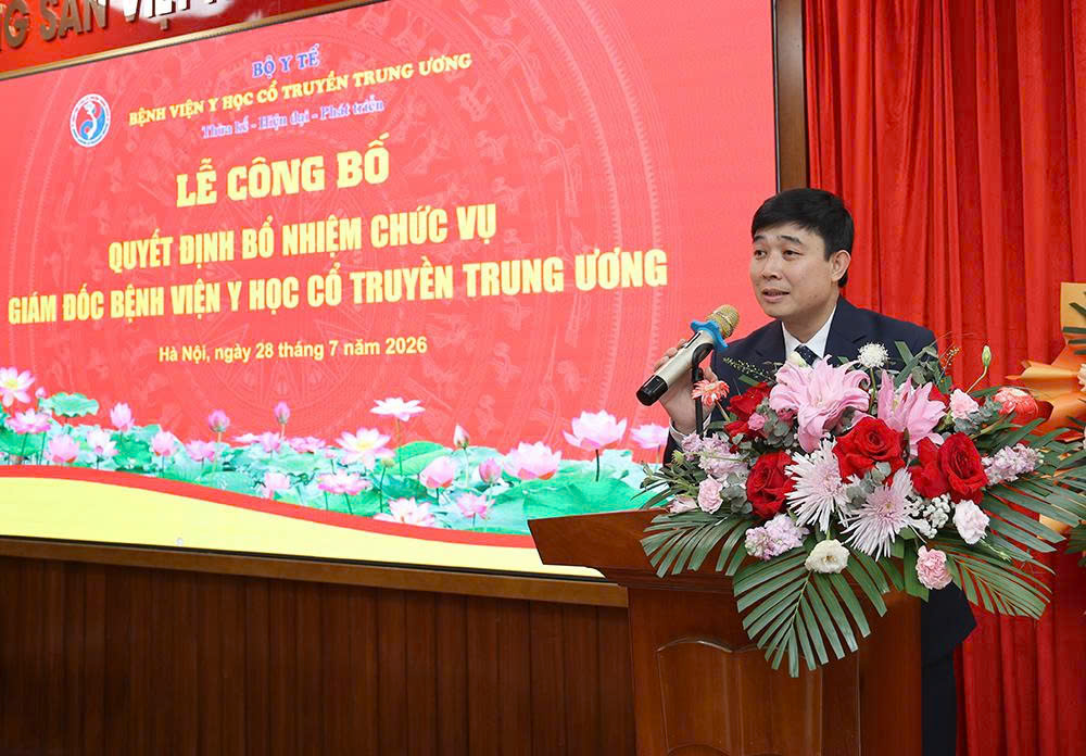 Bộ trưởng Đào Hồng Lan trao quyết định bổ nhiệm Giám đốc Bệnh viện Y học cổ truyền TW - Ảnh 4.
