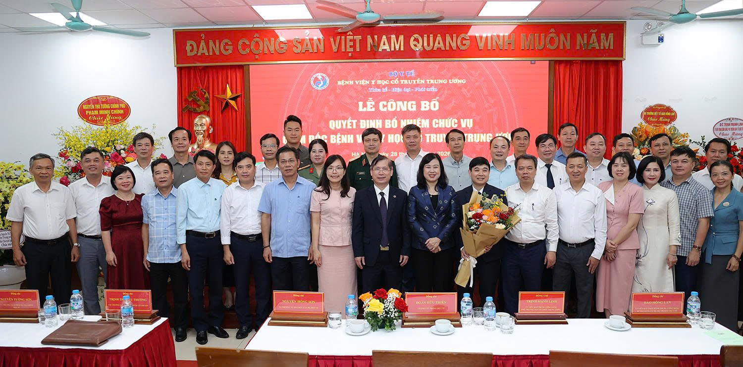Bộ trưởng Đào Hồng Lan trao quyết định bổ nhiệm Giám đốc Bệnh viện Y học cổ truyền TW - Ảnh 3.