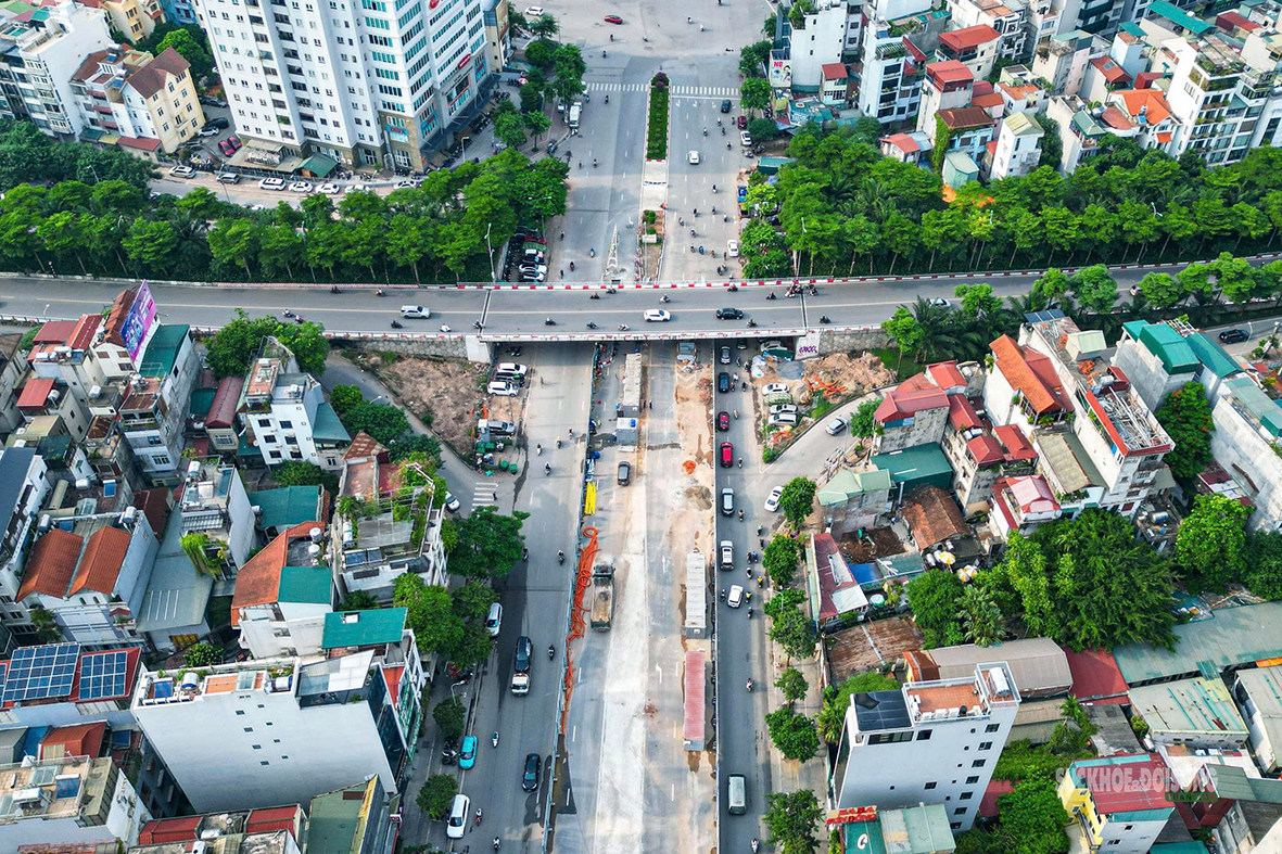 Gần 500m đường Văn Cao được rào chắn thi công ga S1 metro số 5- Ảnh 3.
