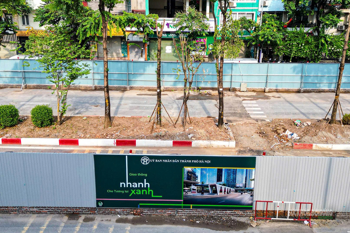 Gần 500m đường Văn Cao được rào chắn thi công ga S1 metro số 5- Ảnh 9.