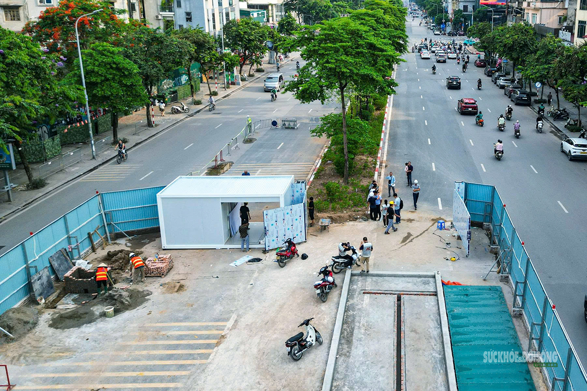 Gần 500m đường Văn Cao được rào chắn thi công ga S1 metro số 5- Ảnh 4.