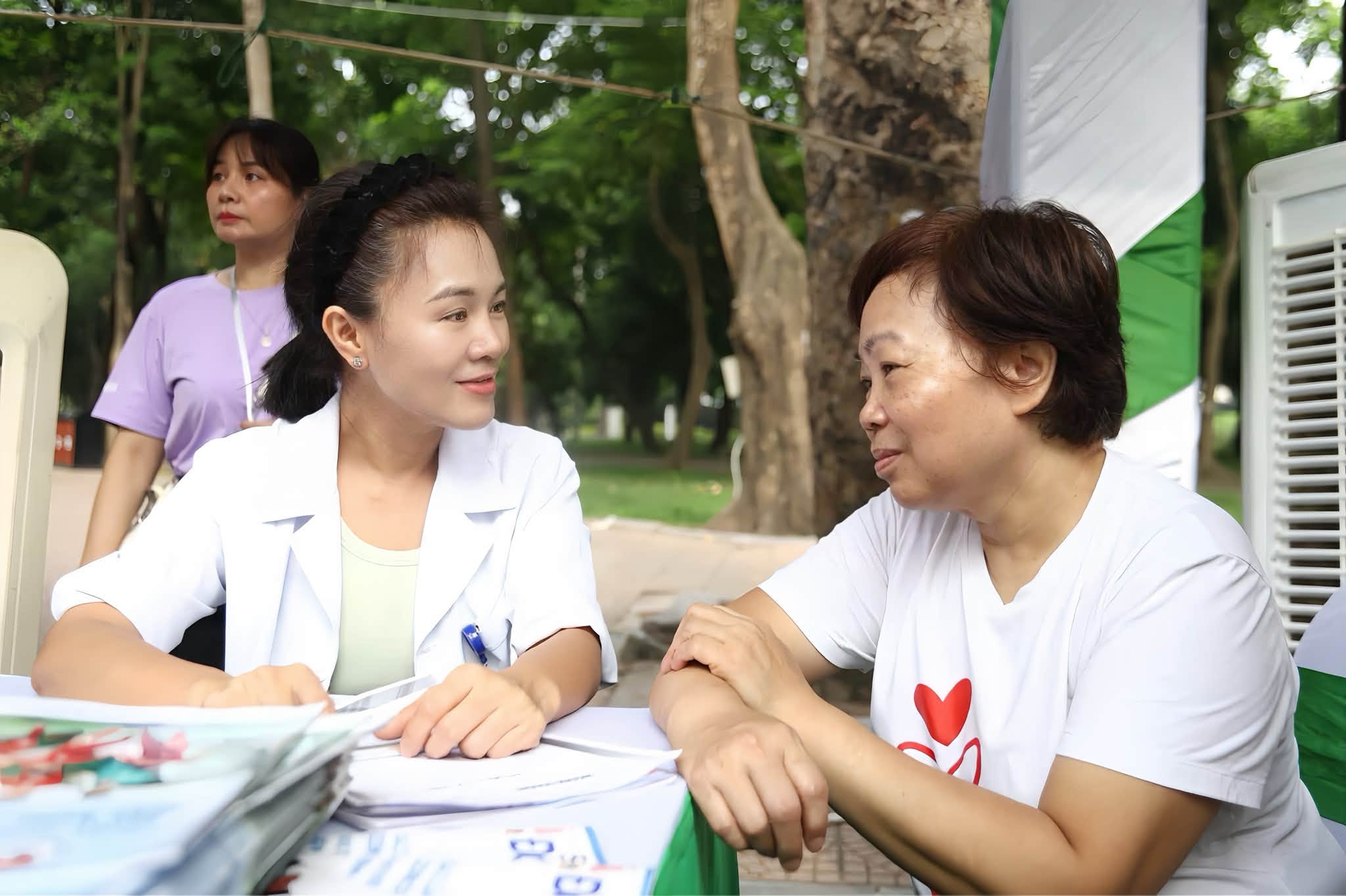 Tháp dinh dưỡng cho trẻ em: 'Kim chỉ nam' giúp cha mẹ xây dựng bữa ăn cân bằng cho con - Ảnh 7.
