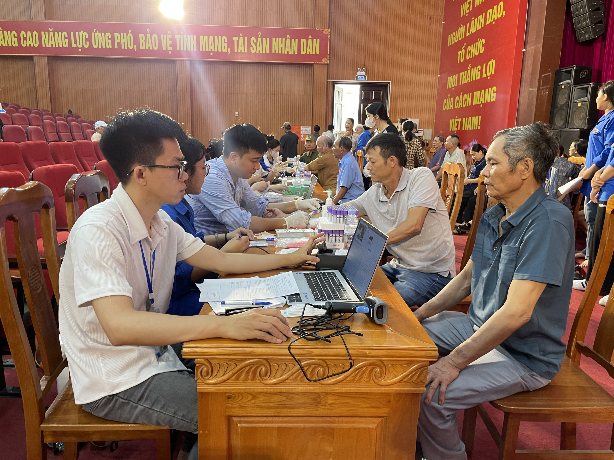 Chiến dịch 500 ngày đêm ở Hải Phòng: Đồng loạt lấy mẫu ADN thân nhân liệt sĩ chưa xác định danh tính- Ảnh 4.