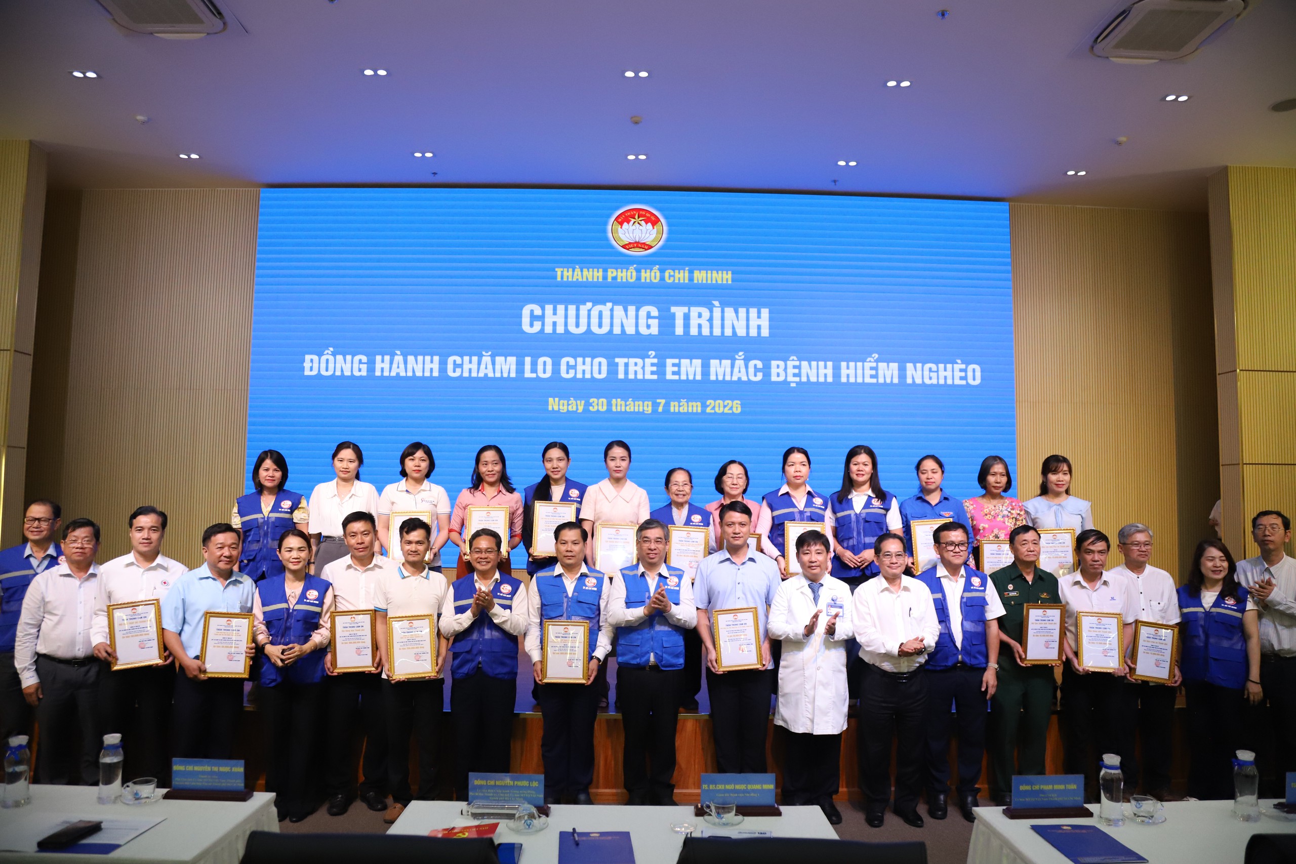 Gallery - TPHCM chung tay tiếp sức 1.000 trẻ em mắc bệnh hiểm nghèo - image 1
