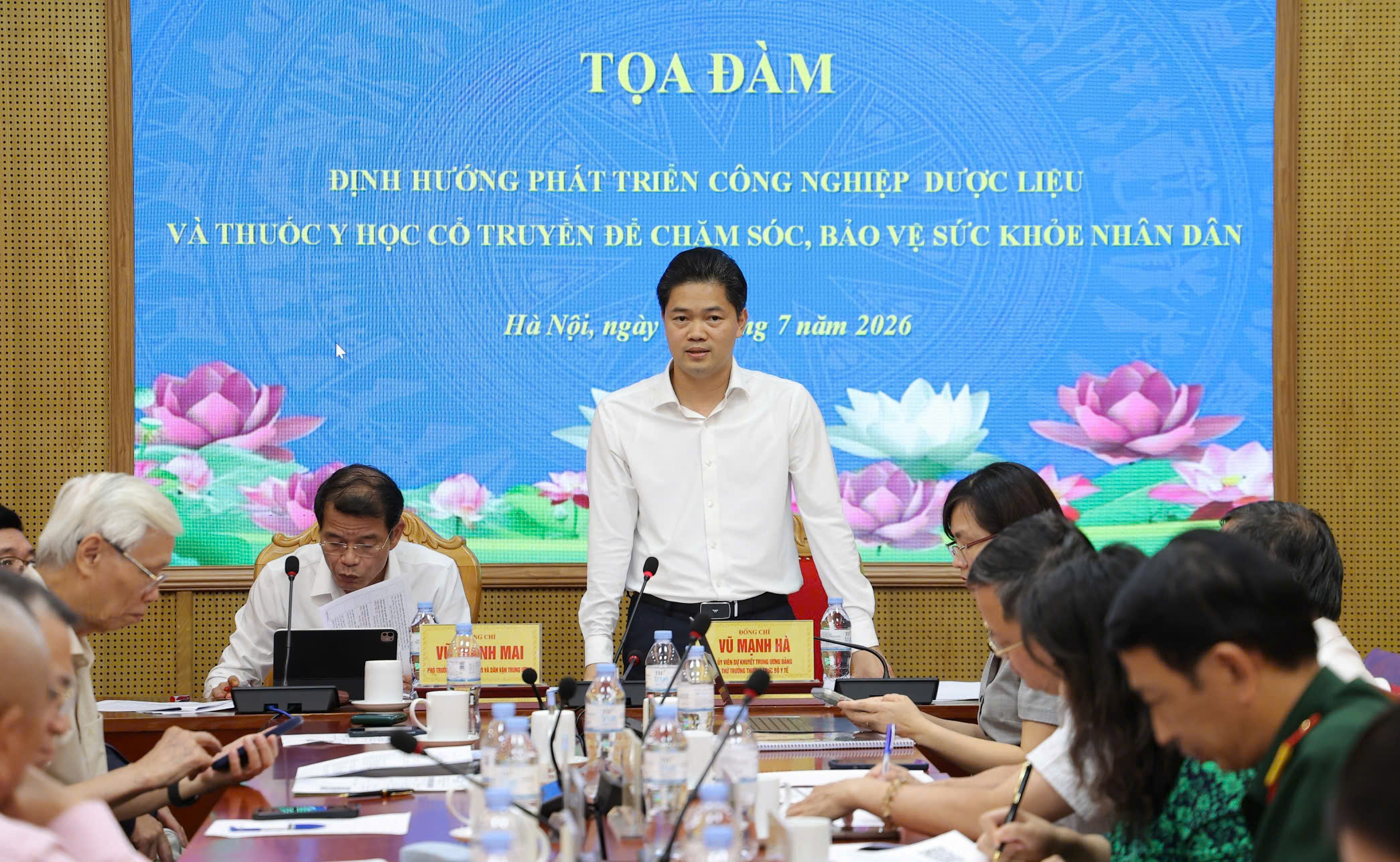 Gallery - Hoàn thiện chính sách, phát triển công nghiệp dược liệu hiện đại để đưa YHCT thành một trong những trụ cột của hệ thống y tế - image 3