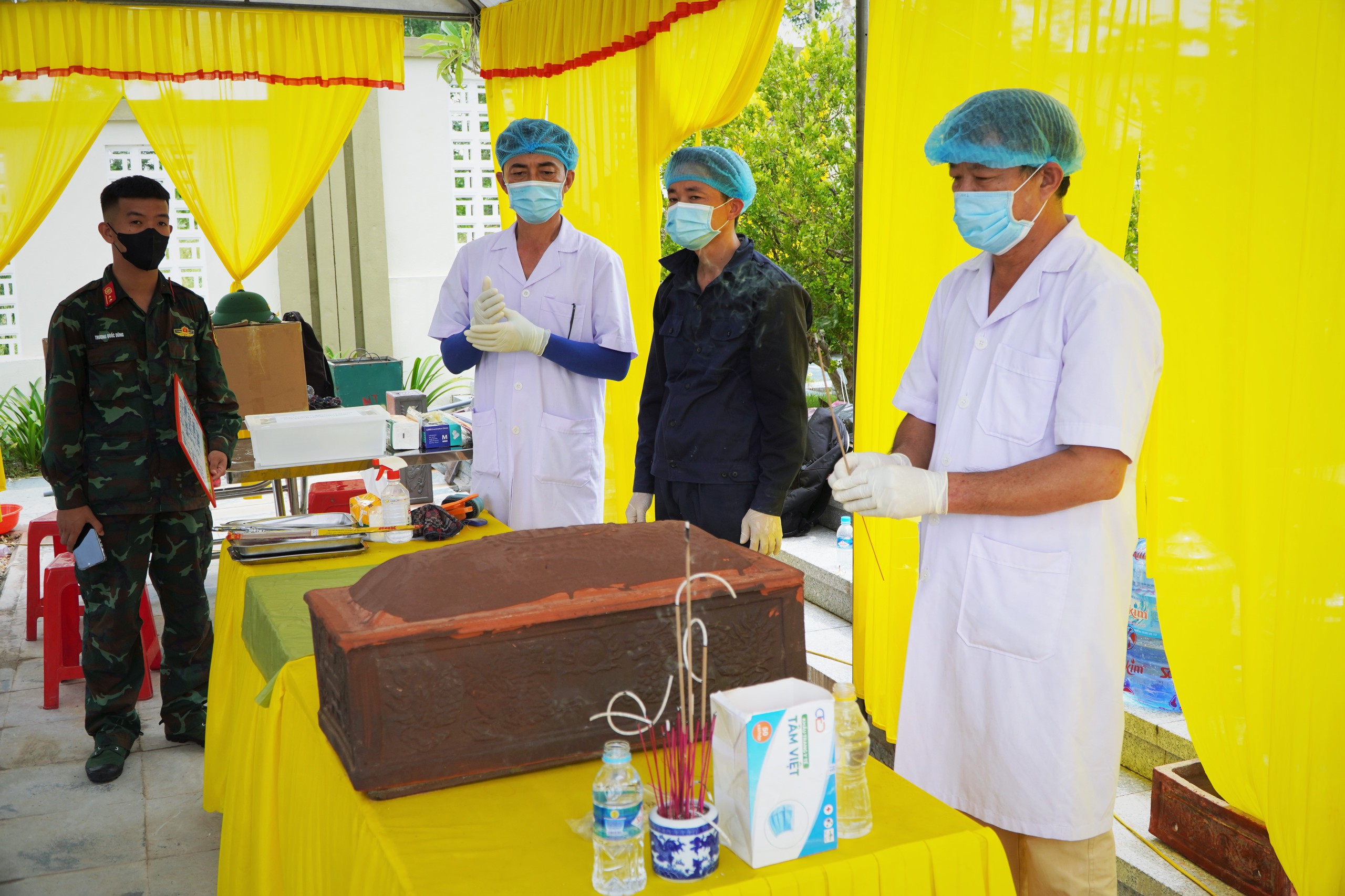 Những bác sĩ thầm lặng tìm lại tên cho liệt sĩ- Ảnh 7.