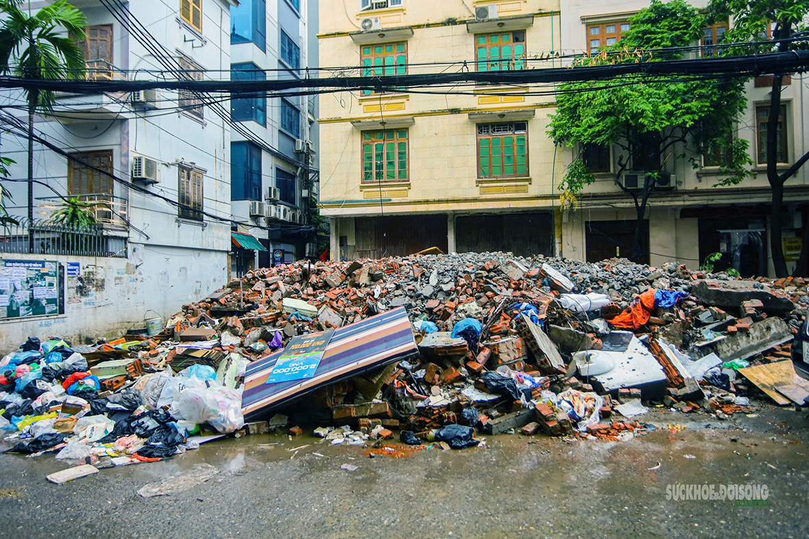Mở rộng ngõ 381 Nguyễn Khang, xóa điểm nghẽn lâu năm - Ảnh 9.