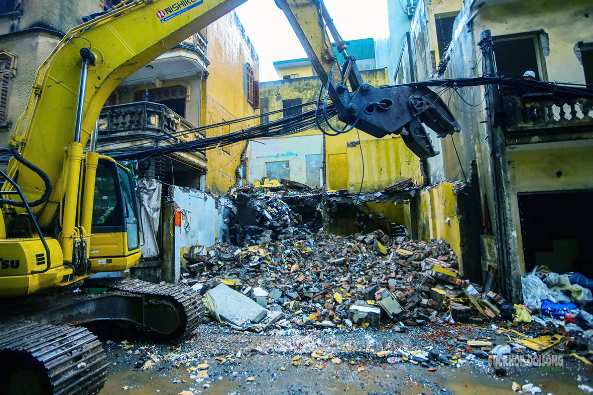 Mở rộng ngõ 381 Nguyễn Khang, xóa điểm nghẽn lâu năm - Ảnh 7.