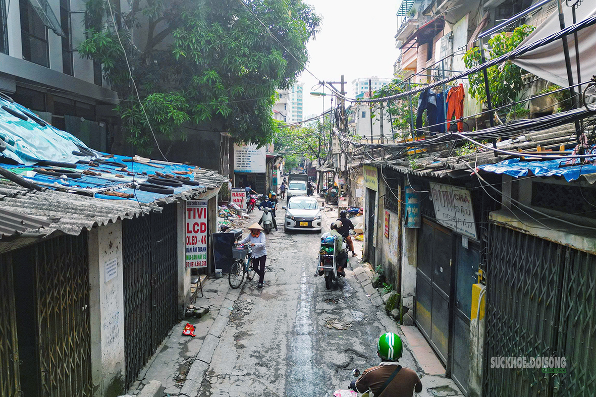 Mở rộng ngõ 381 Nguyễn Khang, xóa điểm nghẽn lâu năm - Ảnh 4.