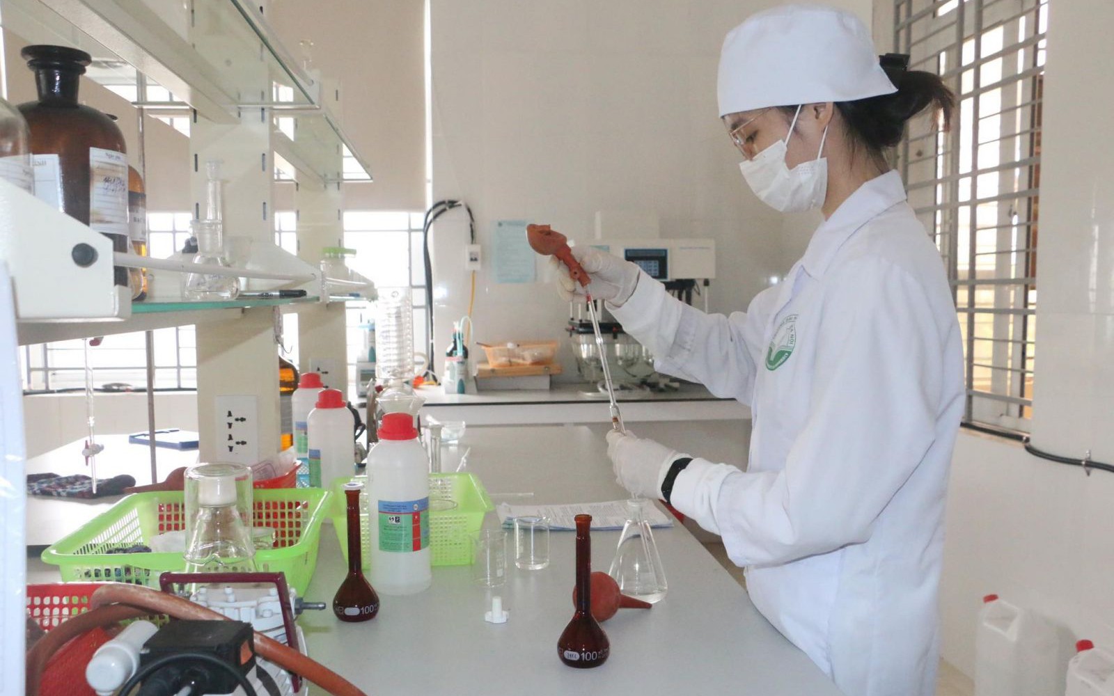 Bộ Y tế đề xuất mới nhất về ghi nhãn hoá chất, chế phẩm diệt côn trùng - Ảnh 4.