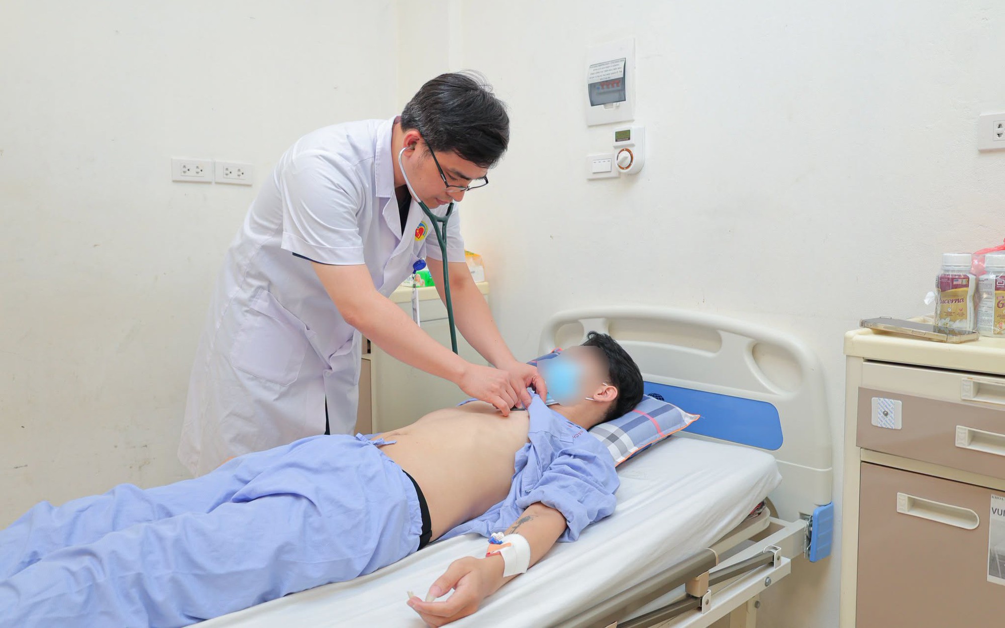 Chỉ nghĩ mình bị ho thông thường, người đàn ông 71 tuổi bất ngờ phát hiện ung thư phổi - Ảnh 4.