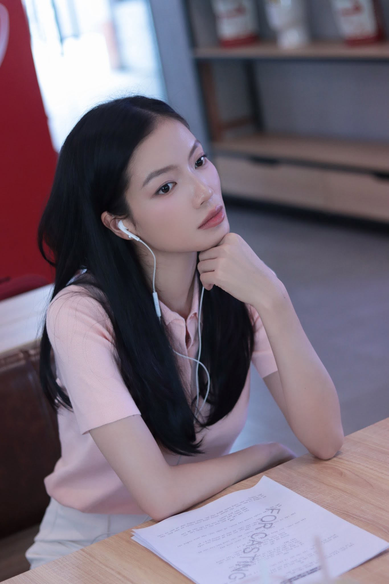 Chân dung Á hậu 'ăn chay trường' đóng vai Hoàng Thị Cúc trong 'Hoàng hậu cuối cùng'- Ảnh 11.