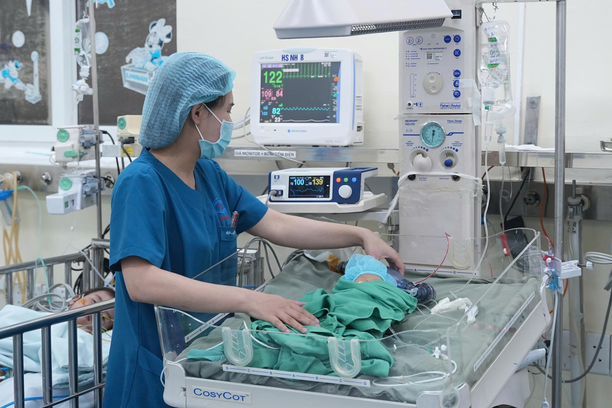 Bé sinh non nặng 1,5kg 'vượt cửa tử' sau ca mổ tim bẩm sinh kéo dài hơn 5 giờ- Ảnh 2.