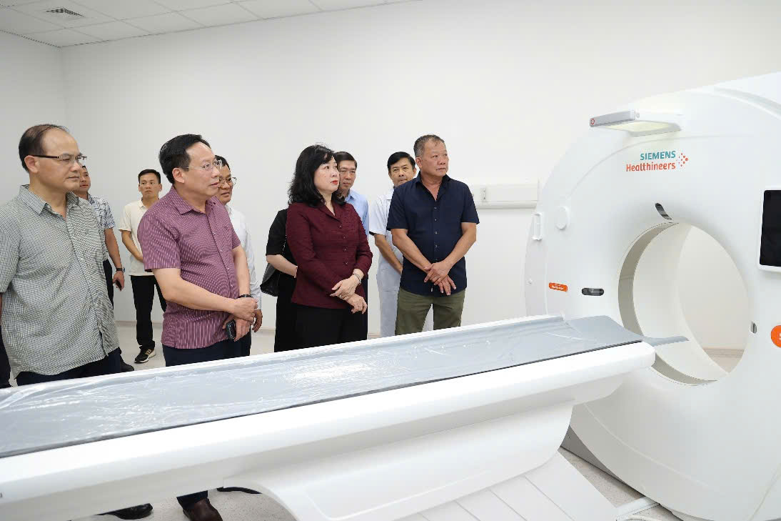 Bộ trưởng Đào Hồng Lan: Bệnh viện Hữu nghị Việt Đức cơ sở Ninh Bình phải sẵn sàng tiếp nhận người bệnh ngay từ ngày khai trương- Ảnh 2.