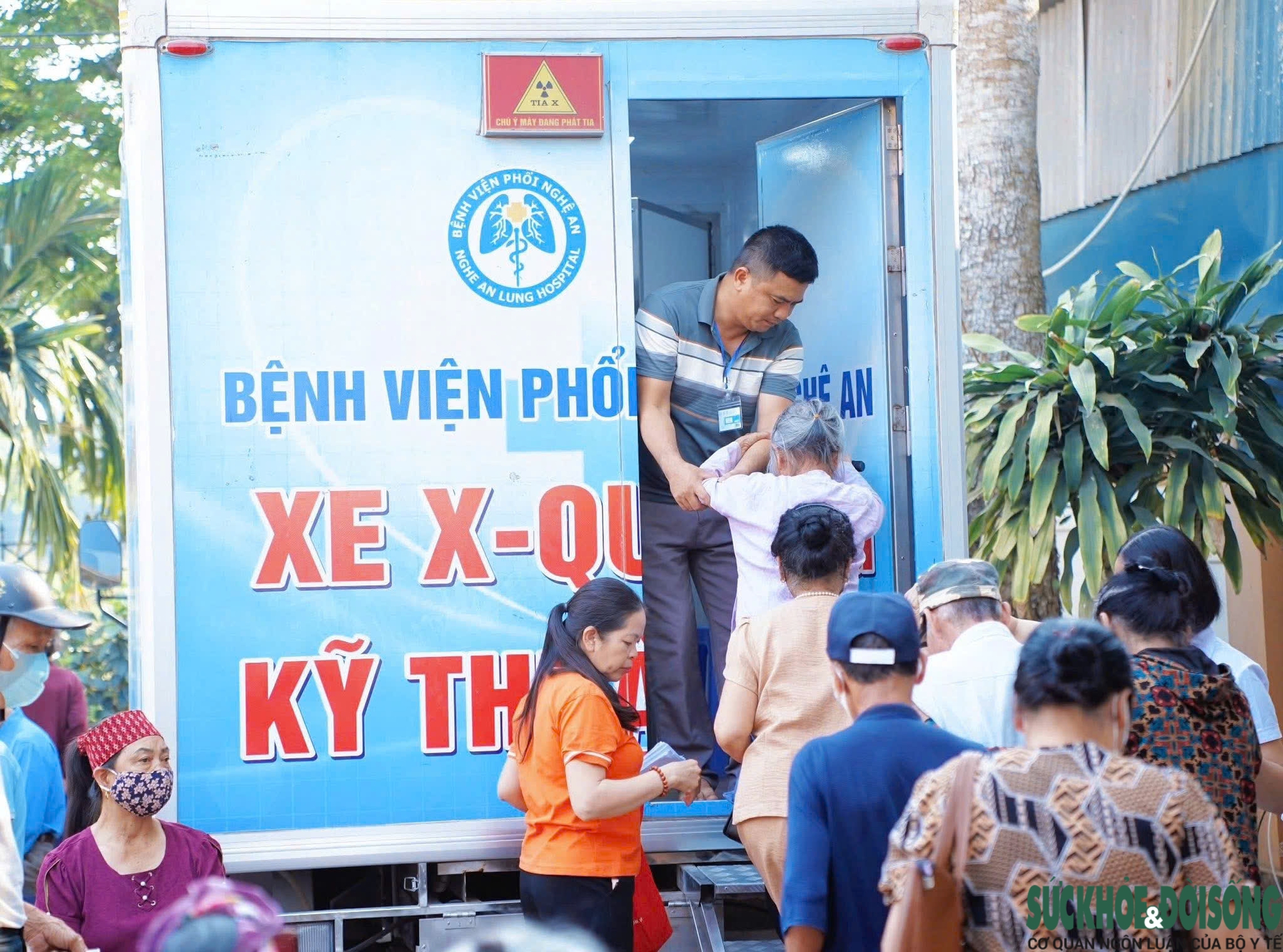 Lao trẻ hóa: Nhiều người nhập viện khi phổi tổn thương nặng- Ảnh 3.