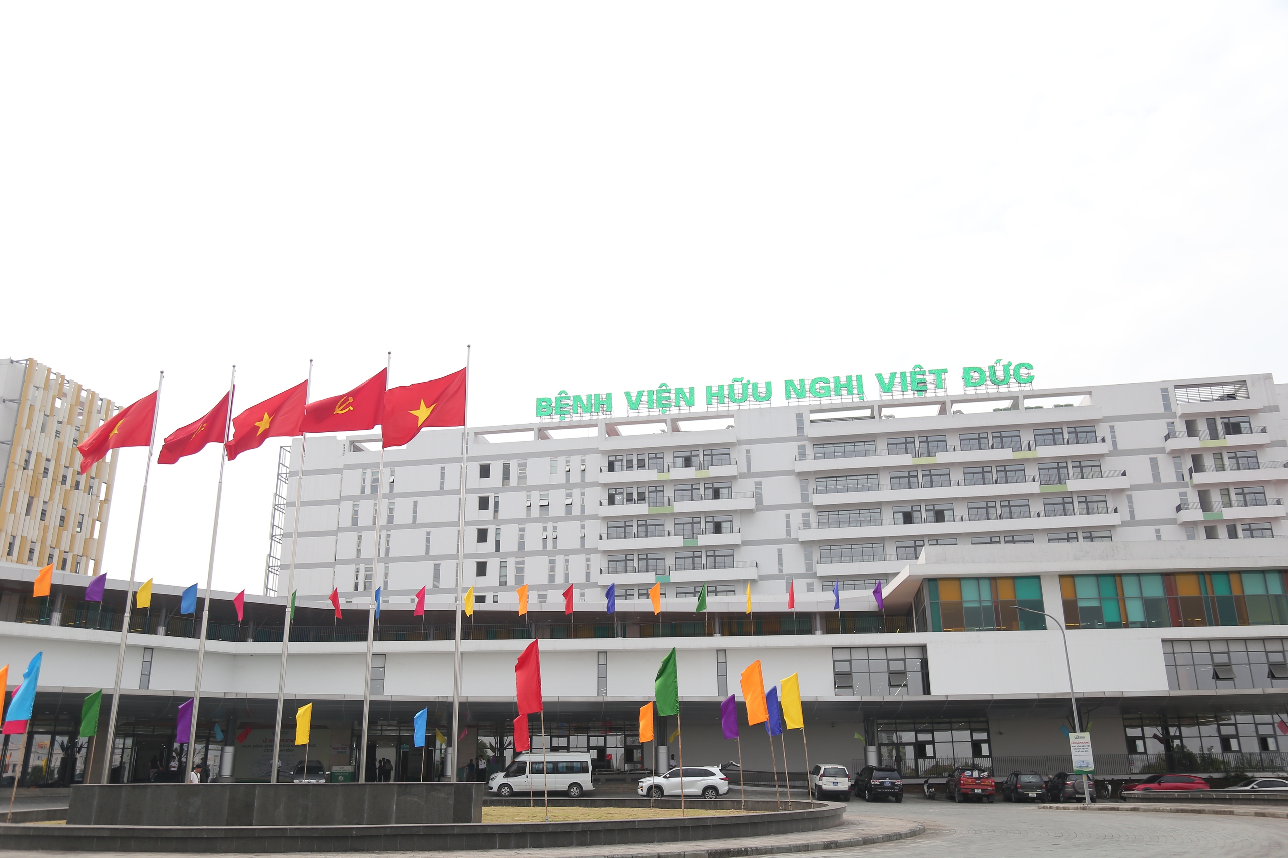 Hôm nay, Bệnh viện Hữu nghị Việt Đức cơ sở Ninh Bình chính thức đi vào hoạt động- Ảnh 2.