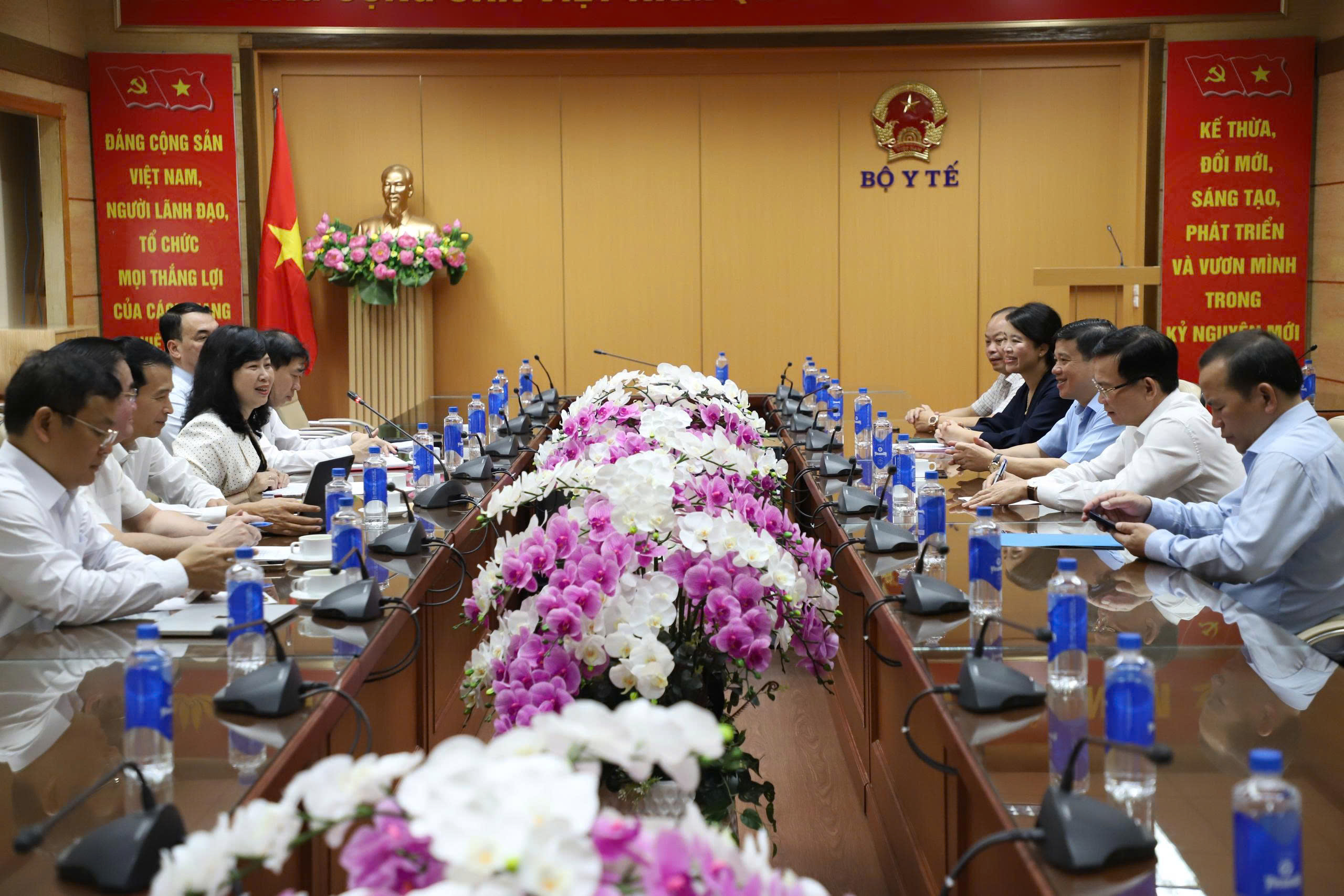 Bộ trưởng Đào Hồng Lan: Quan tâm đầu tư cho y tế là đầu tư cho phát triển bền vững của Lâm Đồng- Ảnh 5.