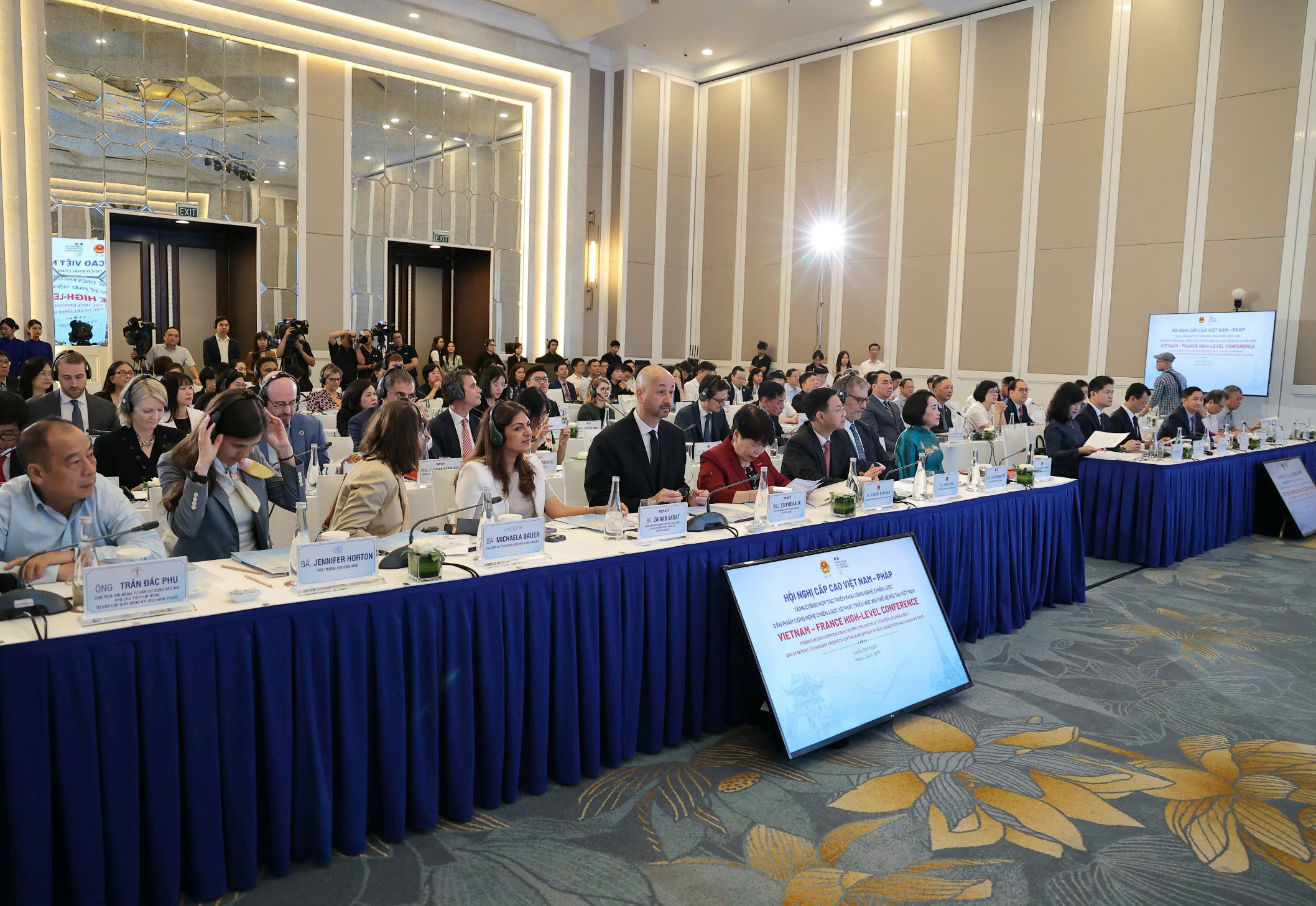 Bộ trưởng Đào Hồng Lan: Phát triển vắc xin thế hệ mới là bước đi chiến lược để nâng cao năng lực tự chủ y tế quốc gia - Ảnh 3.