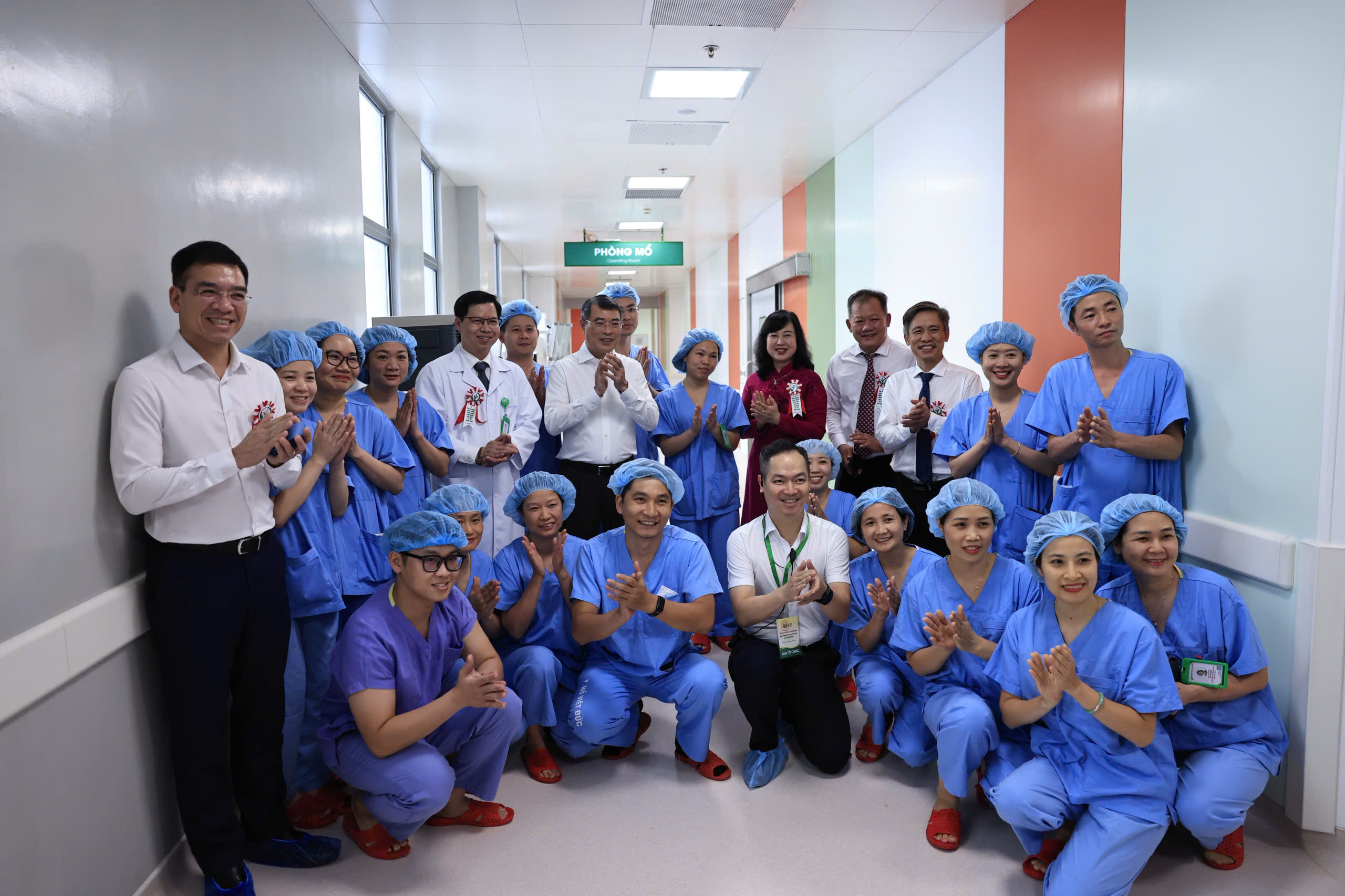 Bộ trưởng Bộ Y tế Đào Hồng Lan khai trương Bệnh viện Hữu nghị Việt Đức cơ sở Ninh Bình - Ảnh 4.
