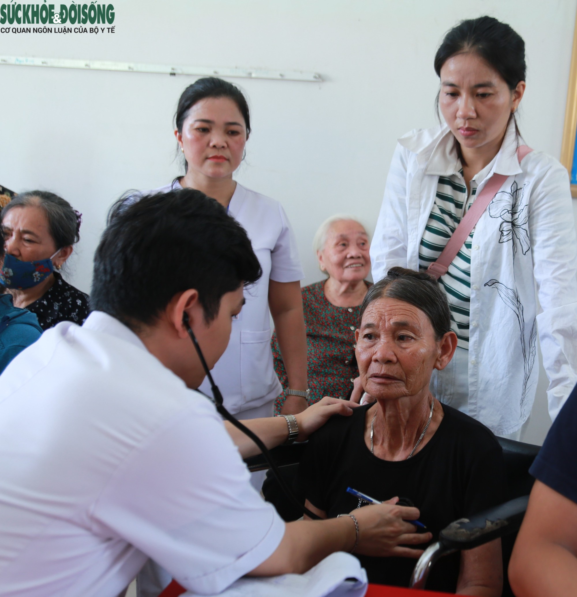 Không chờ người bệnh tìm đến - Ảnh 4.