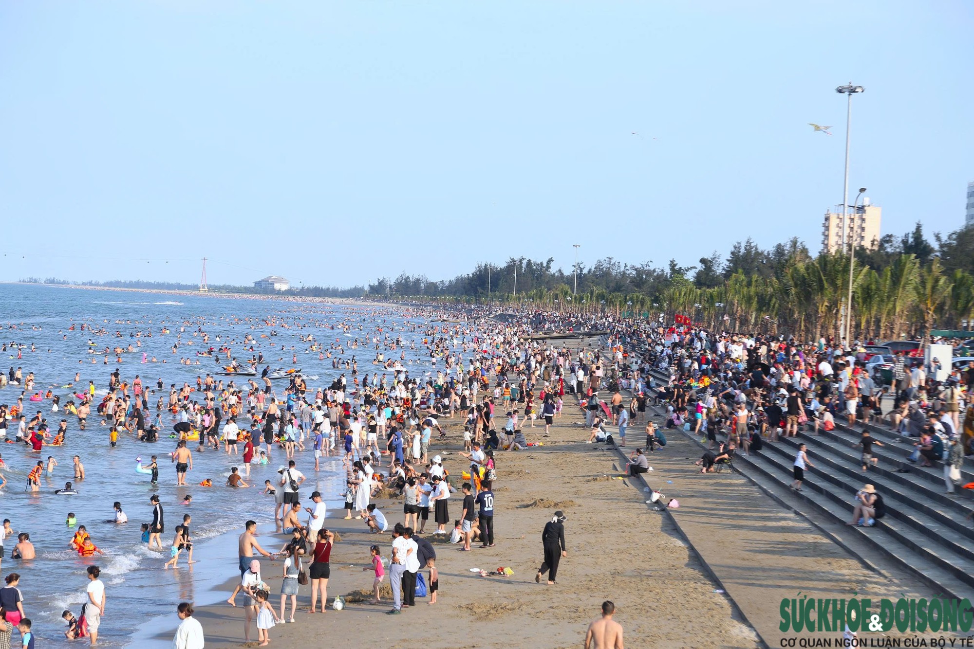 Camera AI 'soi' biển Cửa Lò, phát hiện người bơi vào vùng cấm- Ảnh 3.