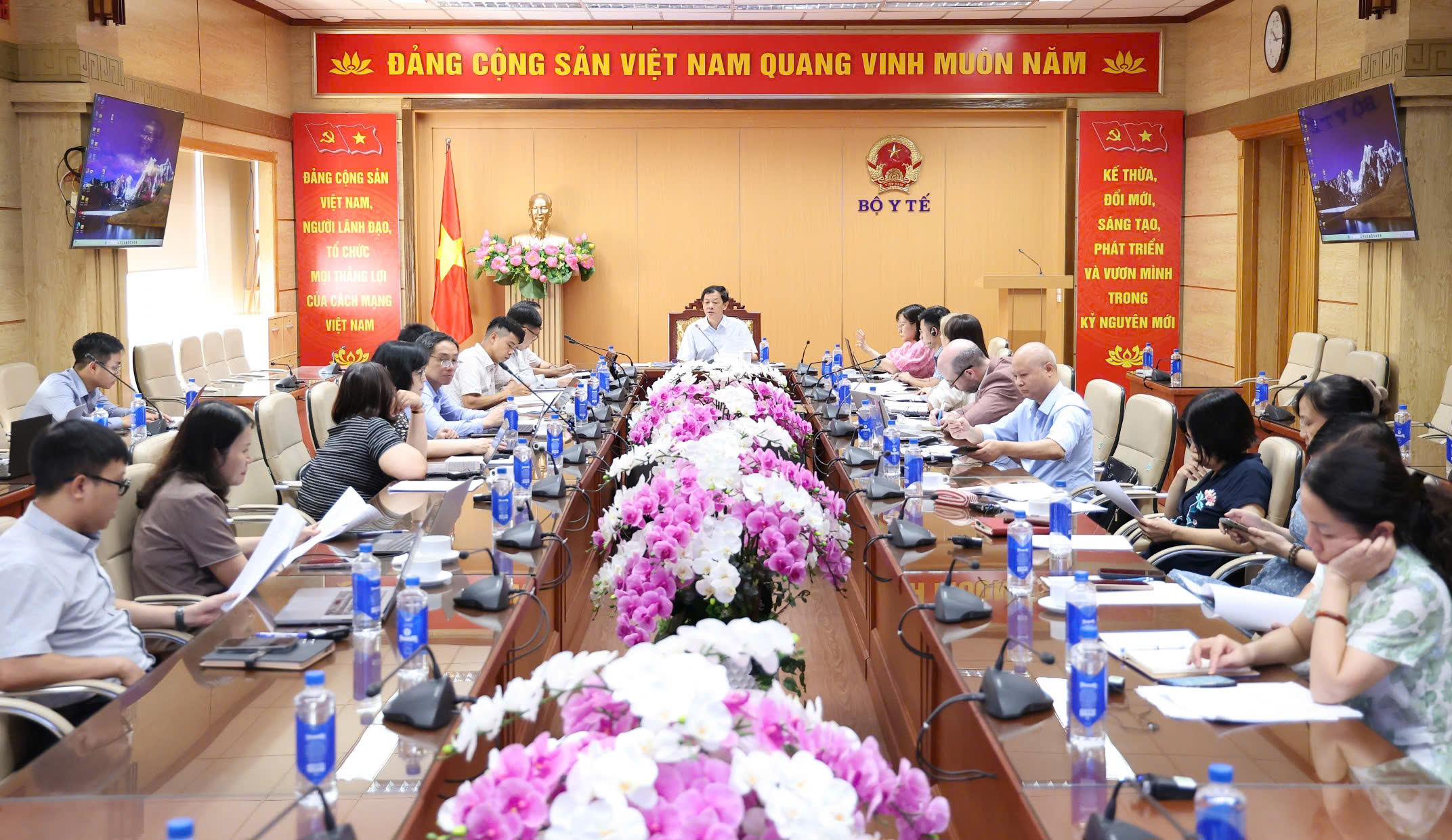 Xây dựng Chính sách quốc gia về dược hướng đến 3 mục tiêu: Sức khỏe nhân dân, an ninh thuốc và phát triển ngành dược
- Ảnh 11.