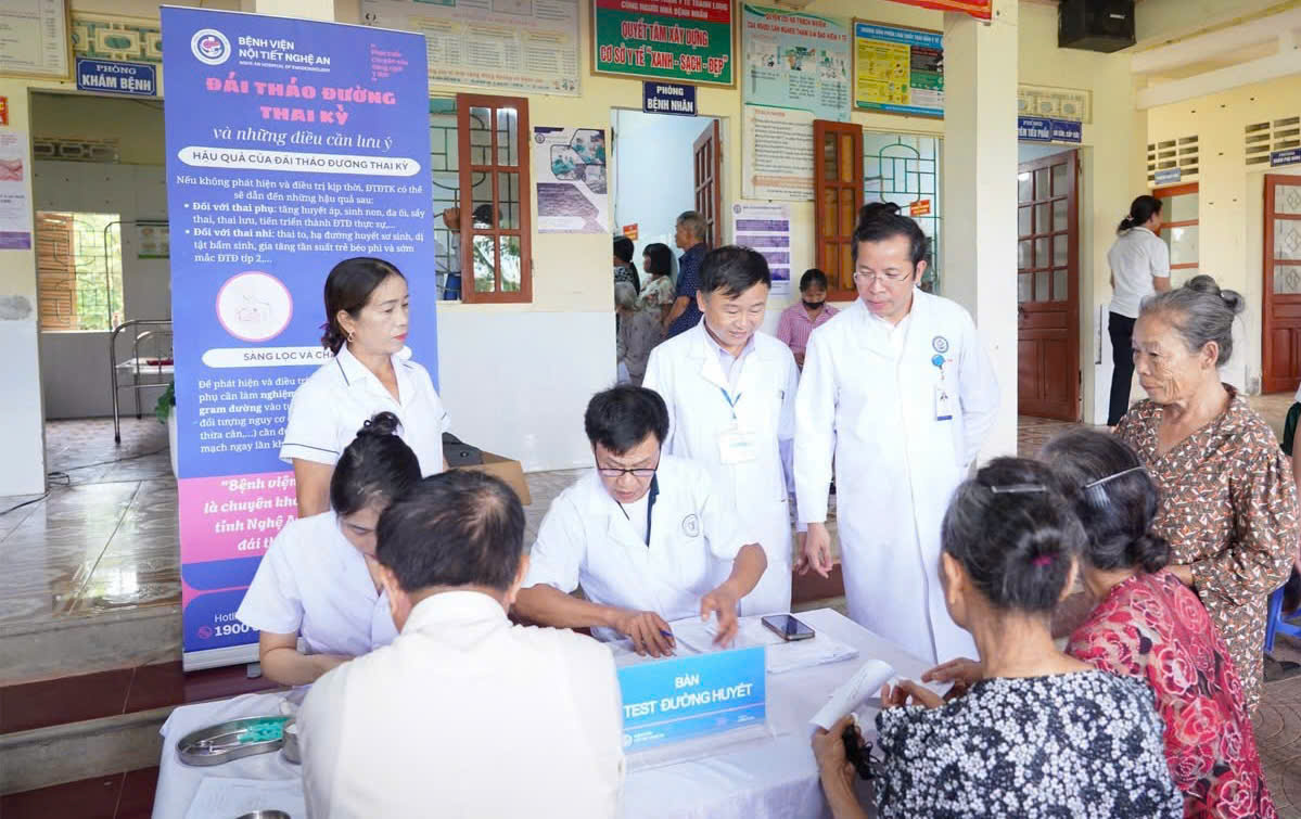 Nghệ An vượt mốc 1,6 triệu người dân được khám sức khỏe miễn phí- Ảnh 3.
