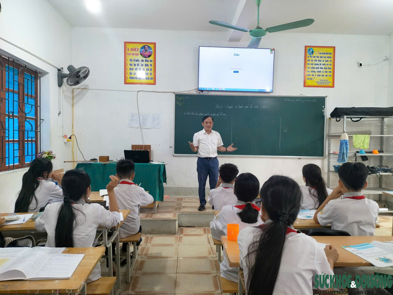 Nghệ An thiếu giáo viên hơn 7.000 người, vì sao chỉ hợp đồng 2.253 người? - Ảnh 2.