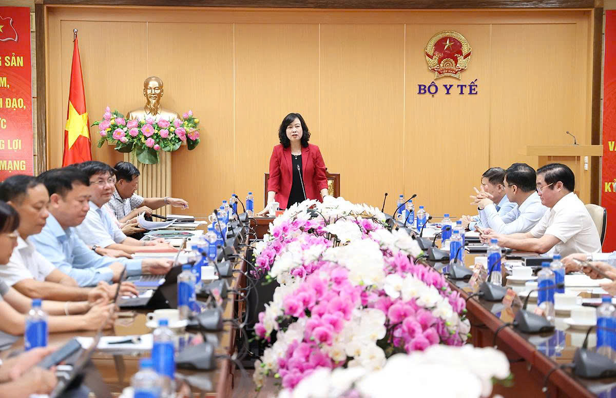 Bộ trưởng Đào Hồng Lan trao quyết định tiếp nhận, điều động, bổ nhiệm lãnh đạo Cục An toàn thực phẩm, Quỹ Phòng bệnh- Ảnh 7.