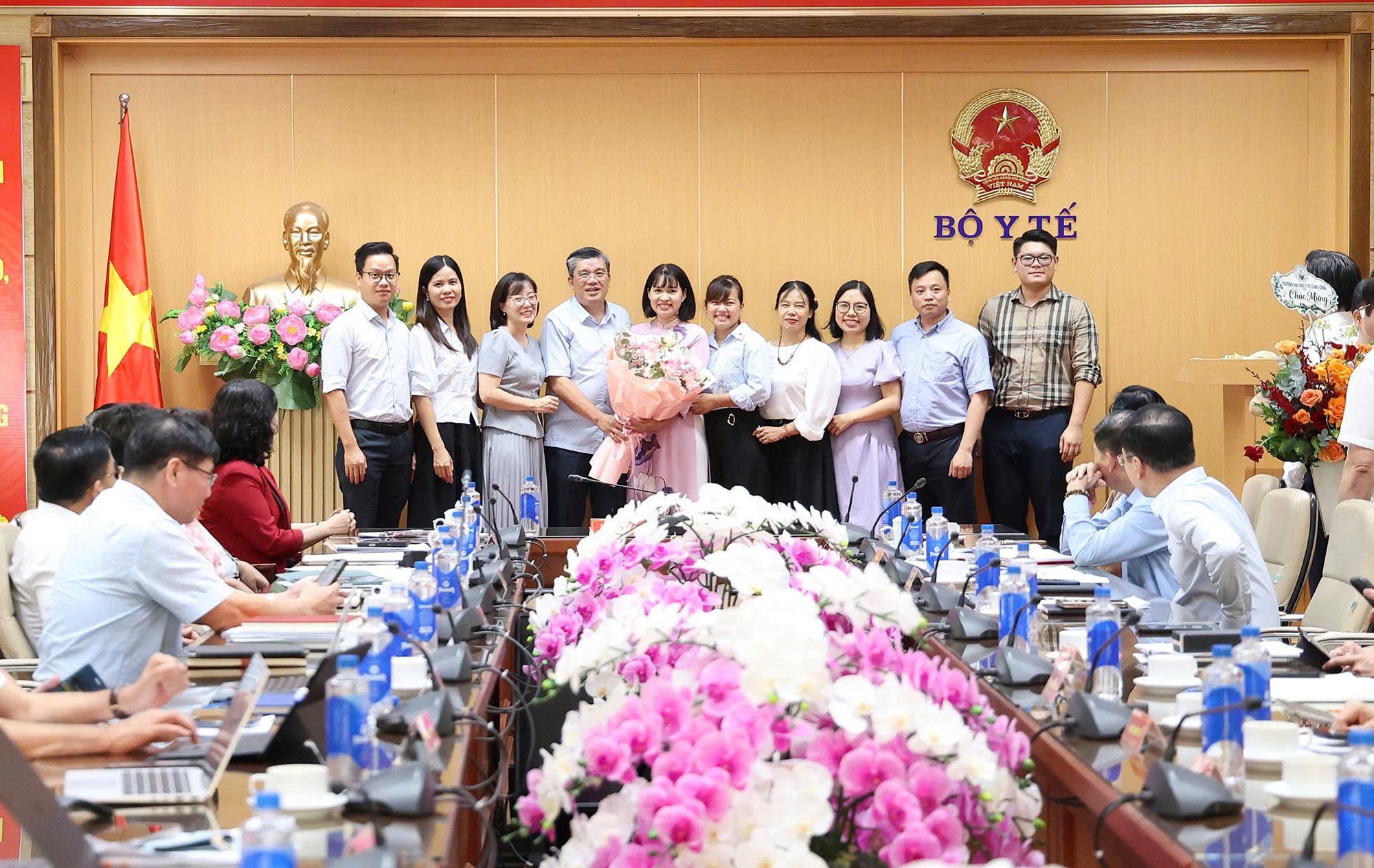 Bộ trưởng Đào Hồng Lan trao quyết định tiếp nhận, điều động, bổ nhiệm lãnh đạo Cục An toàn thực phẩm, Quỹ Phòng bệnh- Ảnh 8.