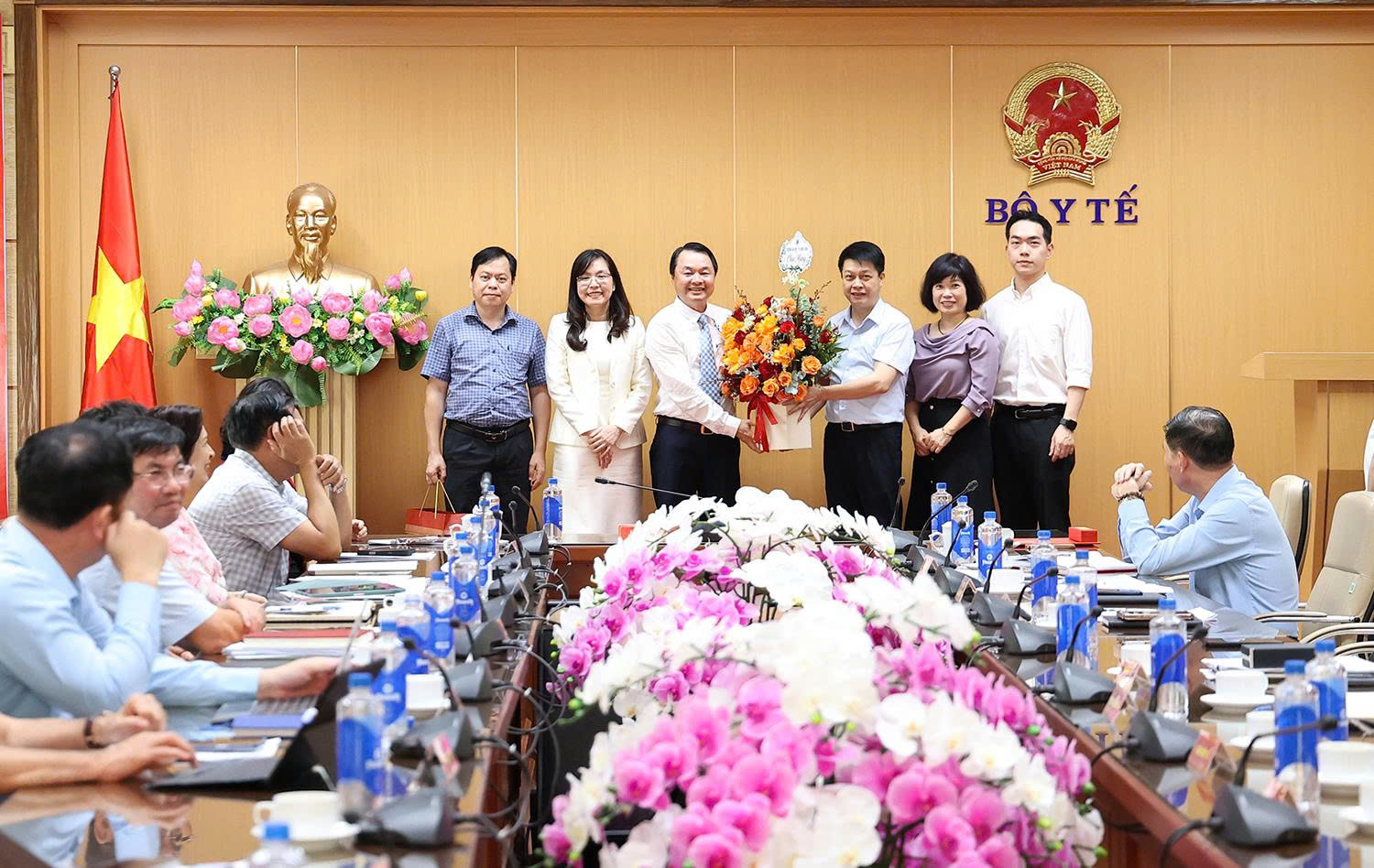 Bộ trưởng Đào Hồng Lan trao quyết định tiếp nhận, điều động, bổ nhiệm lãnh đạo Cục An toàn thực phẩm, Quỹ Phòng bệnh- Ảnh 12.