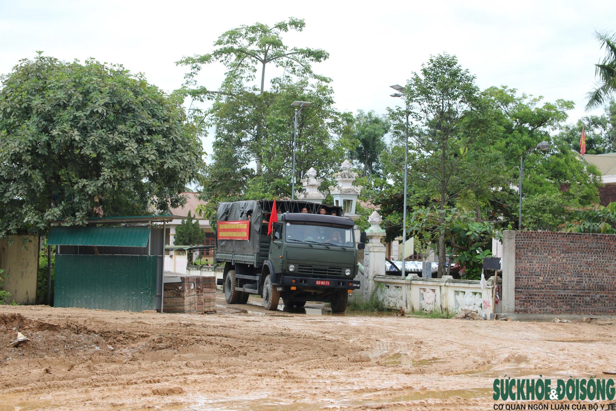 Bộ đội góp sức dựng trường nội trú vùng biên- Ảnh 4.