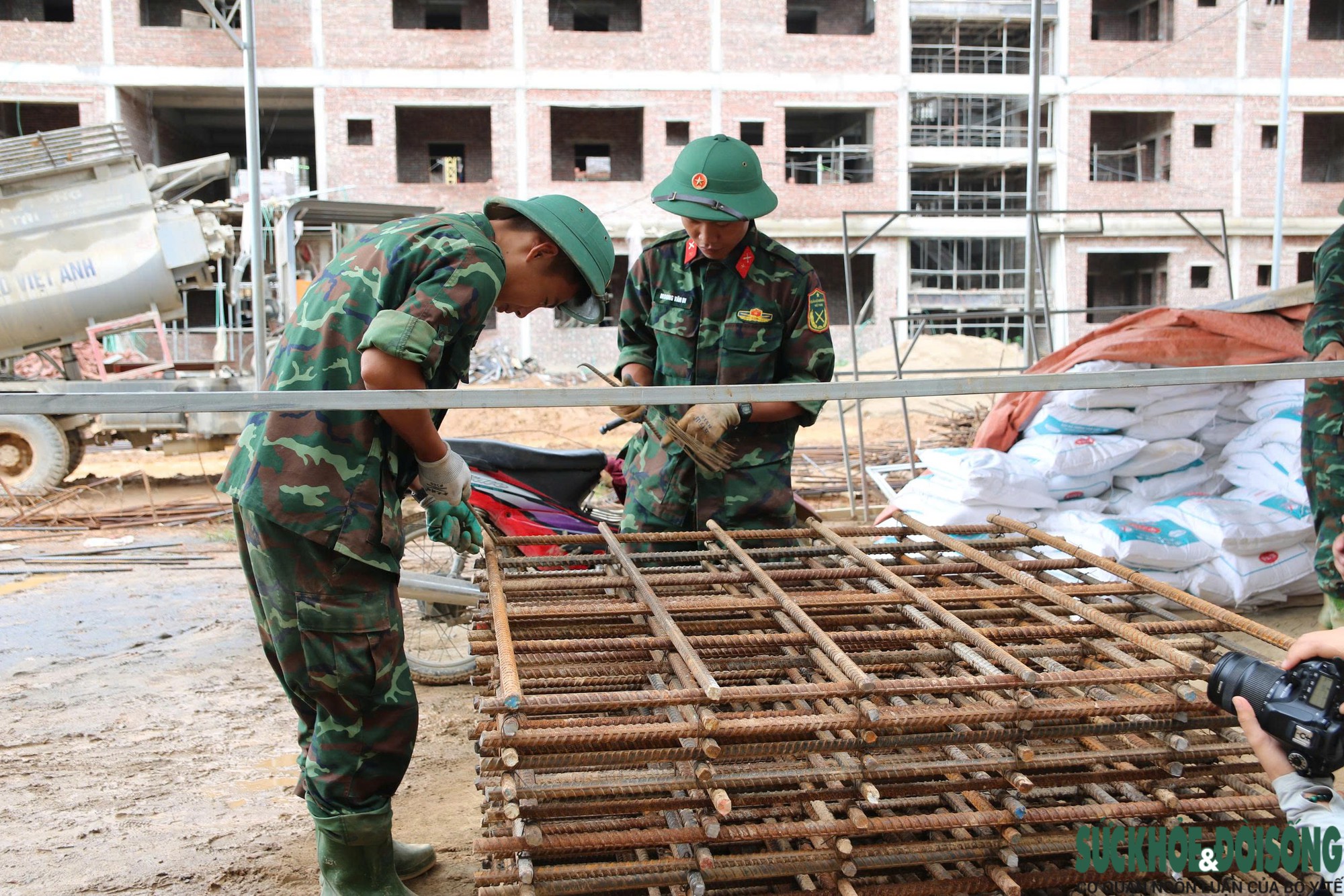 Bộ đội góp sức dựng trường nội trú vùng biên- Ảnh 6.