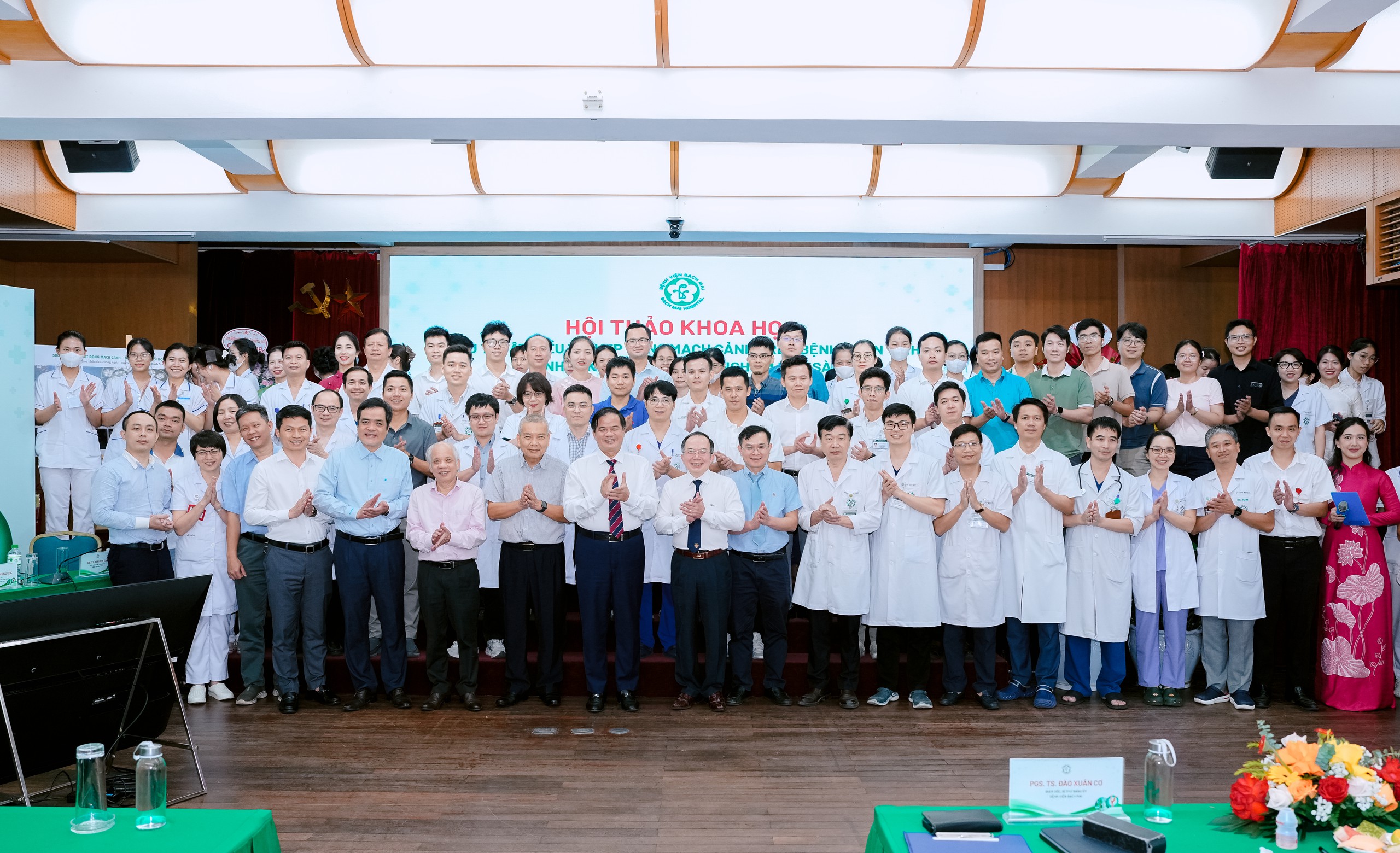 Bạch Mai đạt dấu mốc 500 ca phẫu thuật hẹp động mạch cảnh, đặt mục tiêu xây dựng 'Vascular Program'- Ảnh 6.