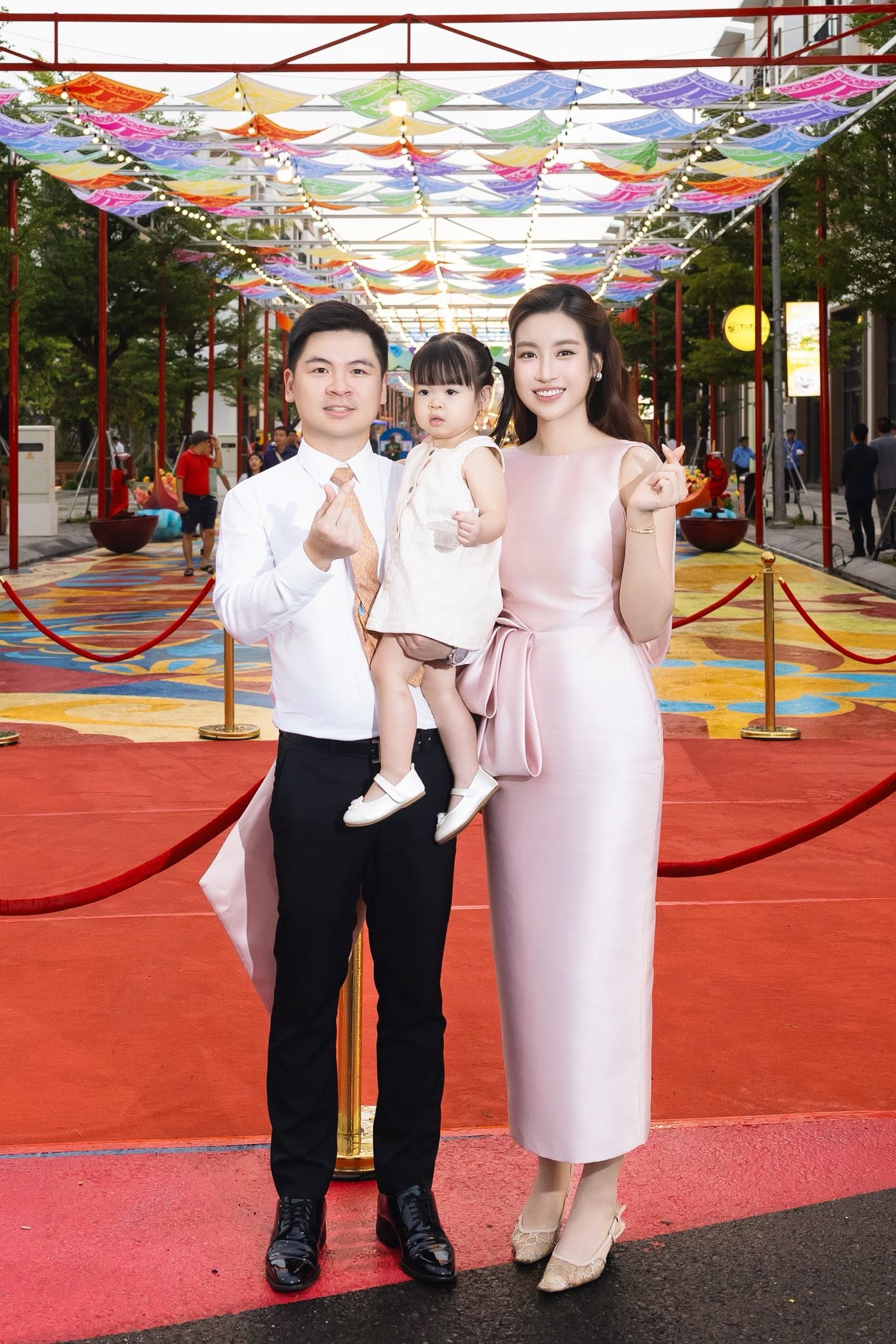 Hoa hậu Đỗ Mỹ Linh được khen khéo nuôi dạy con- Ảnh 3.